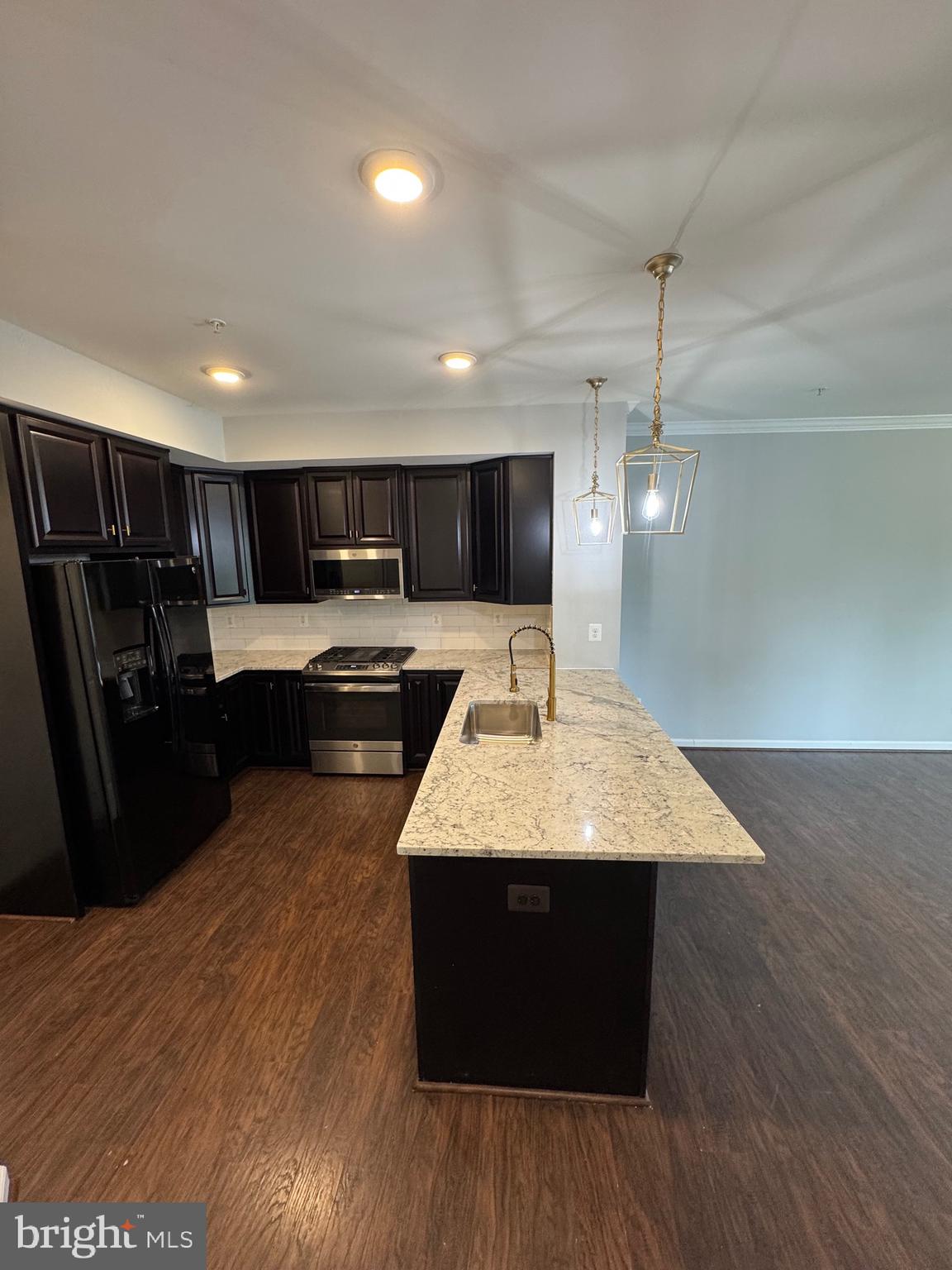 OAKDALE VILLAGE - Residential