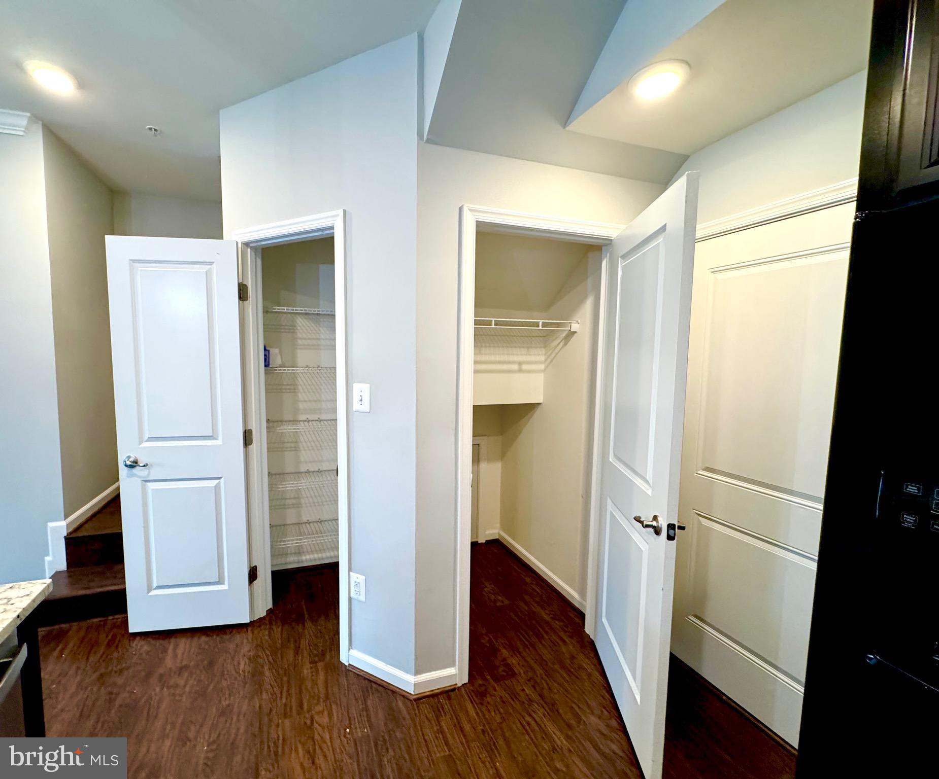 OAKDALE VILLAGE - Residential