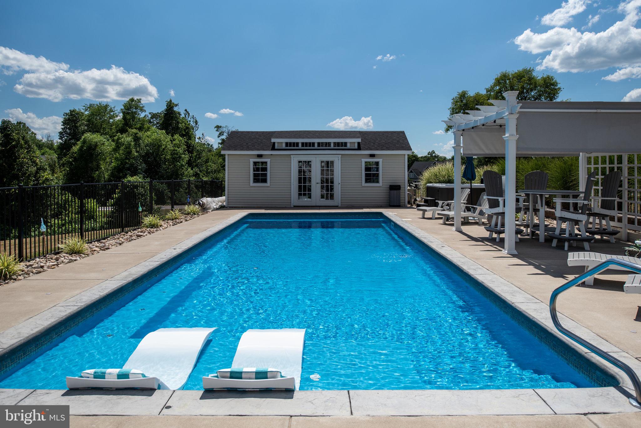 LONG VIEW SHORES - Residential