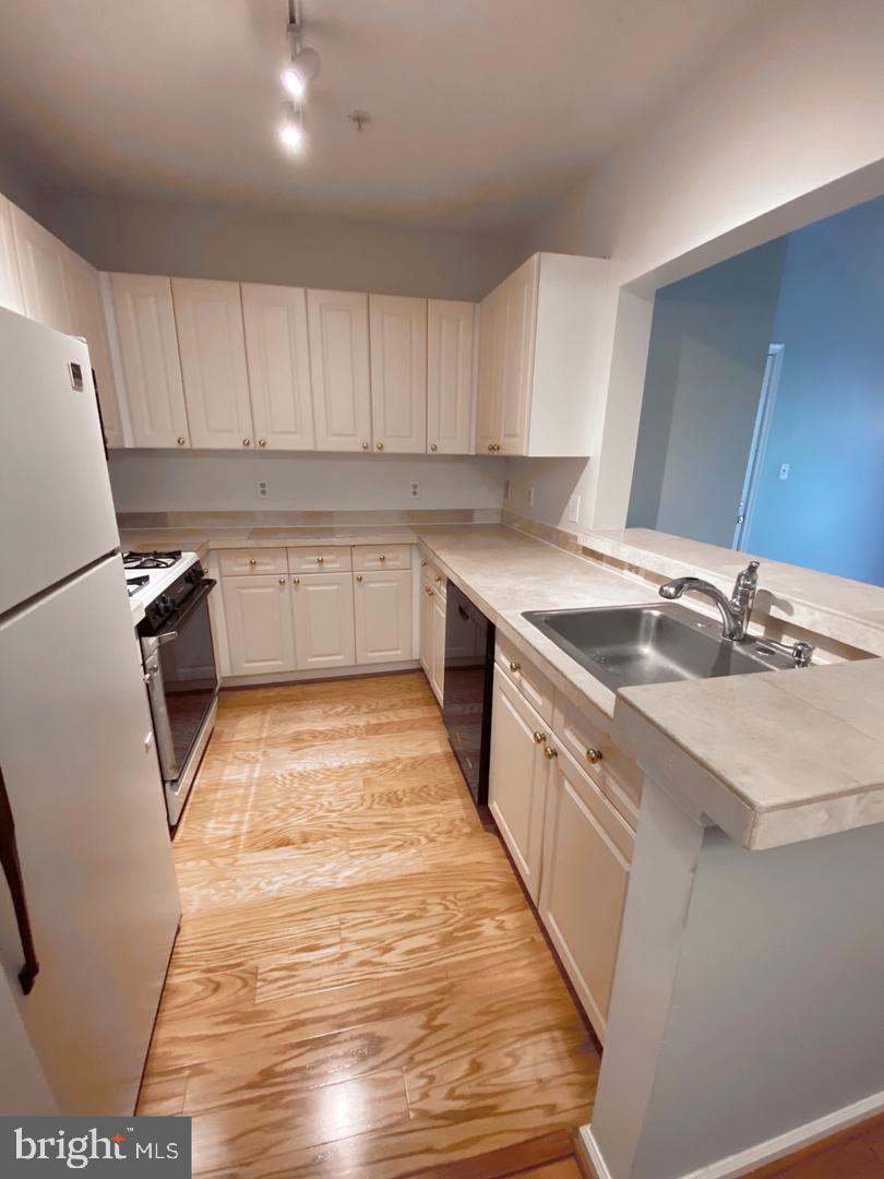 SOUTH GLEN - Residential Lease