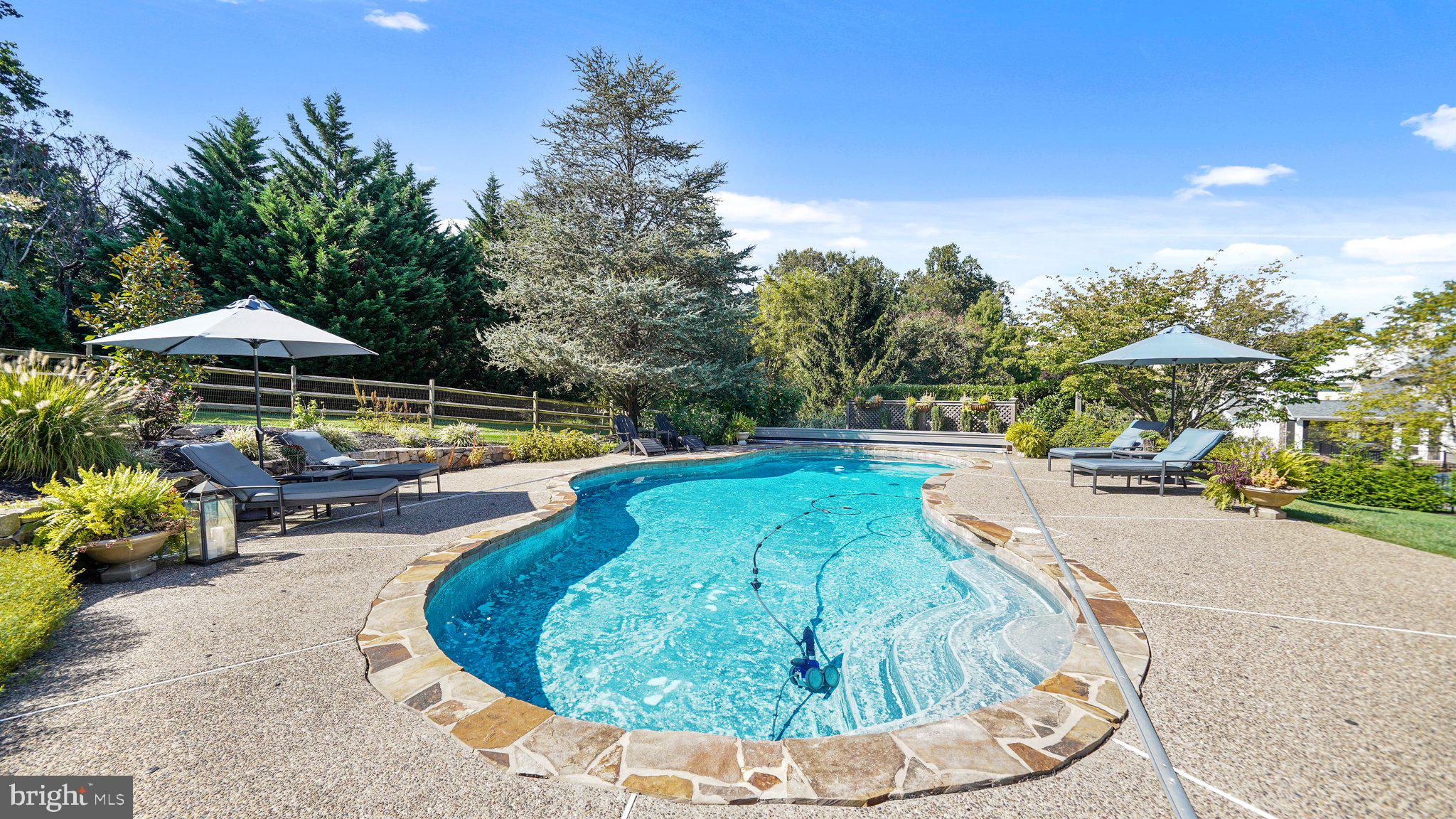 ROSSMORE - Residential