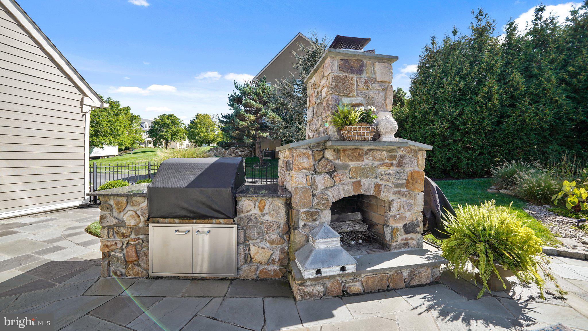 ROSSMORE - Residential