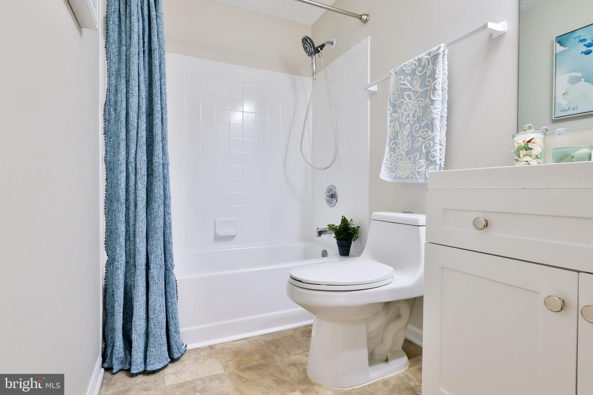 OAK POND - Residential