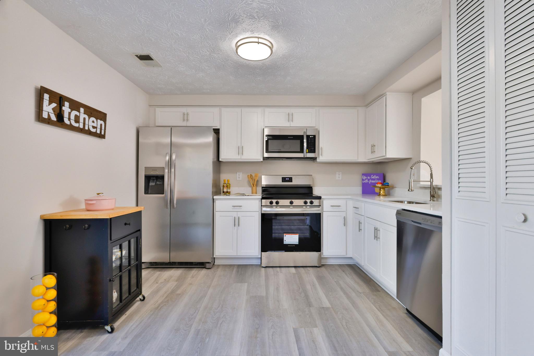 OAK POND - Residential