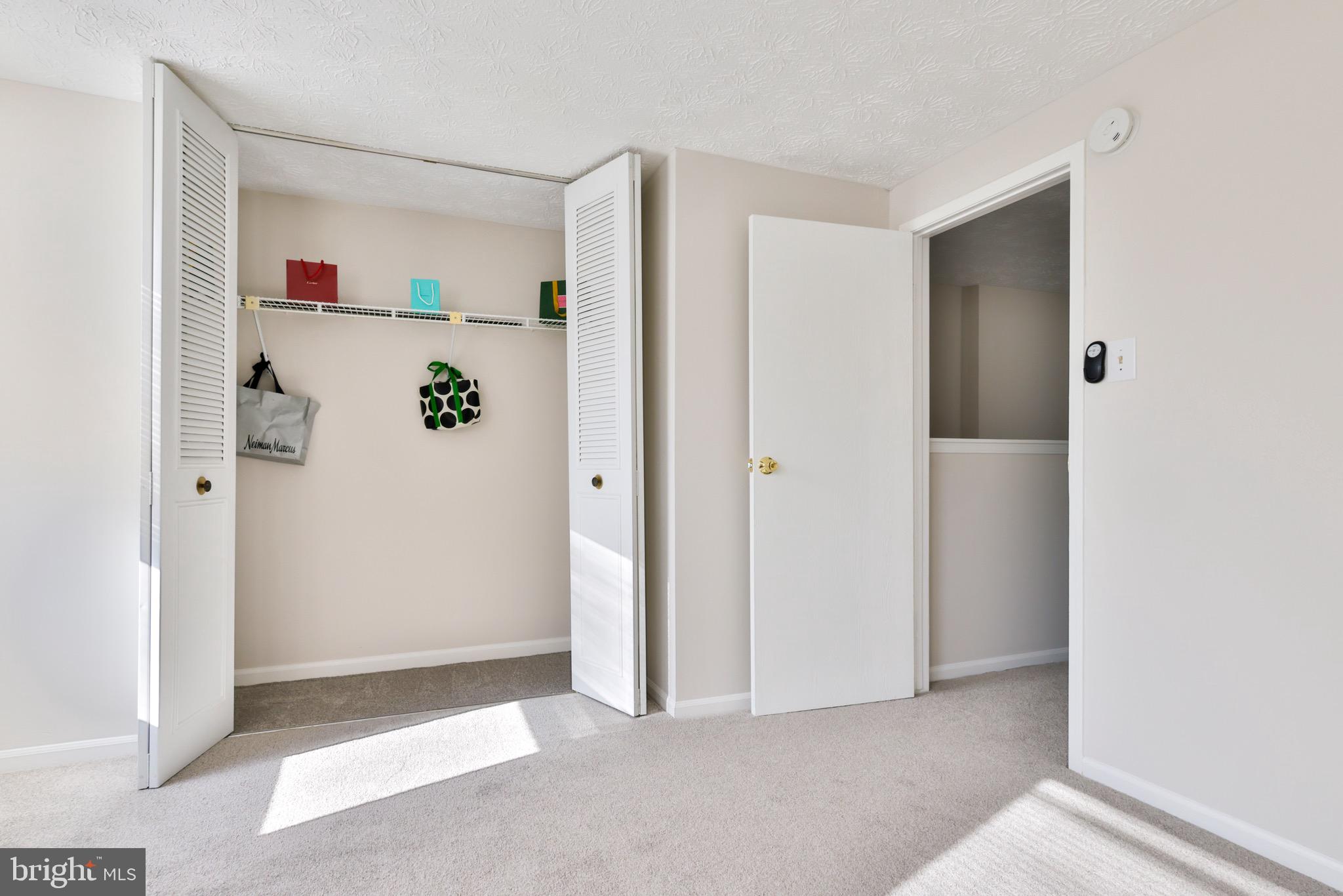 OAK POND - Residential