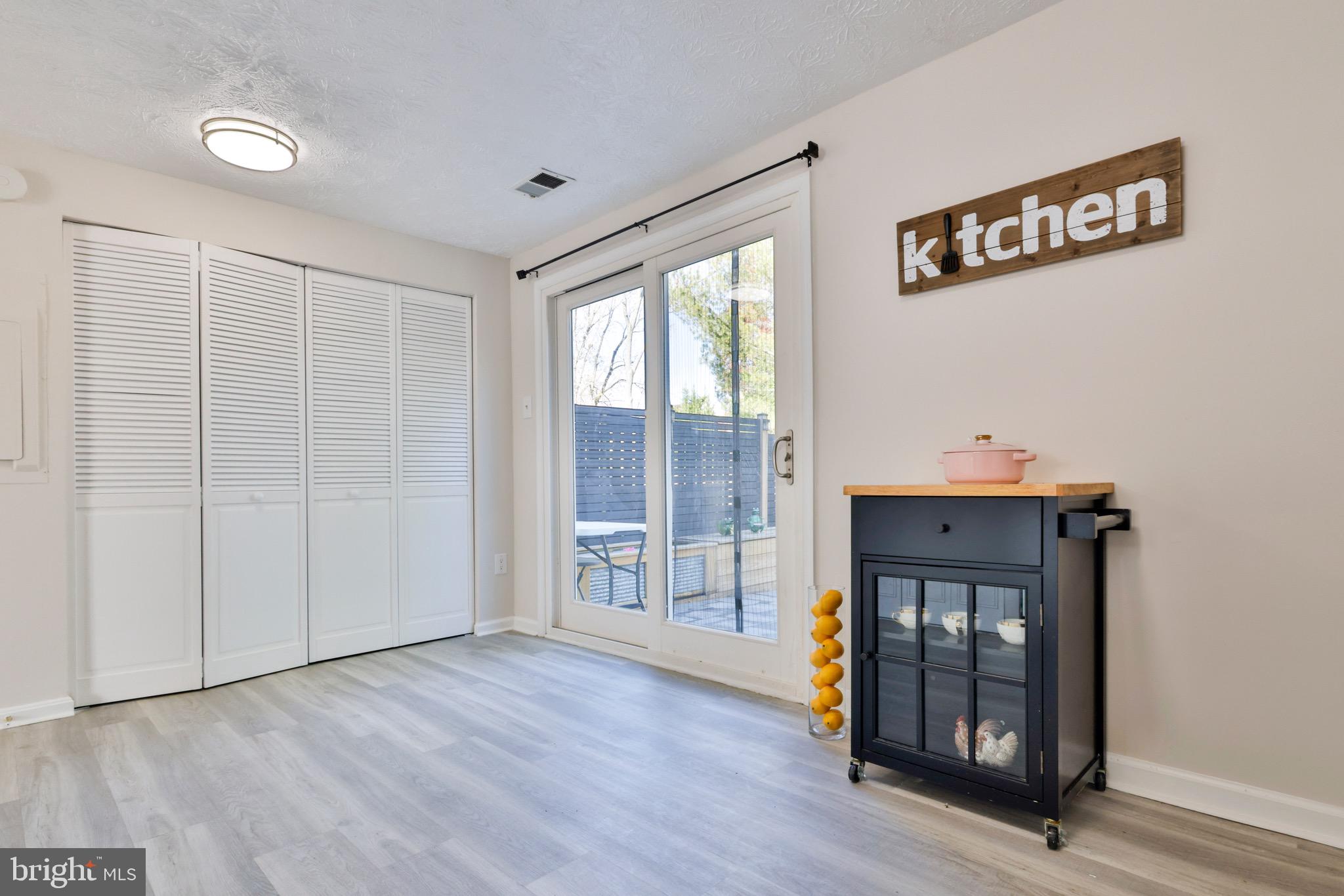 OAK POND - Residential