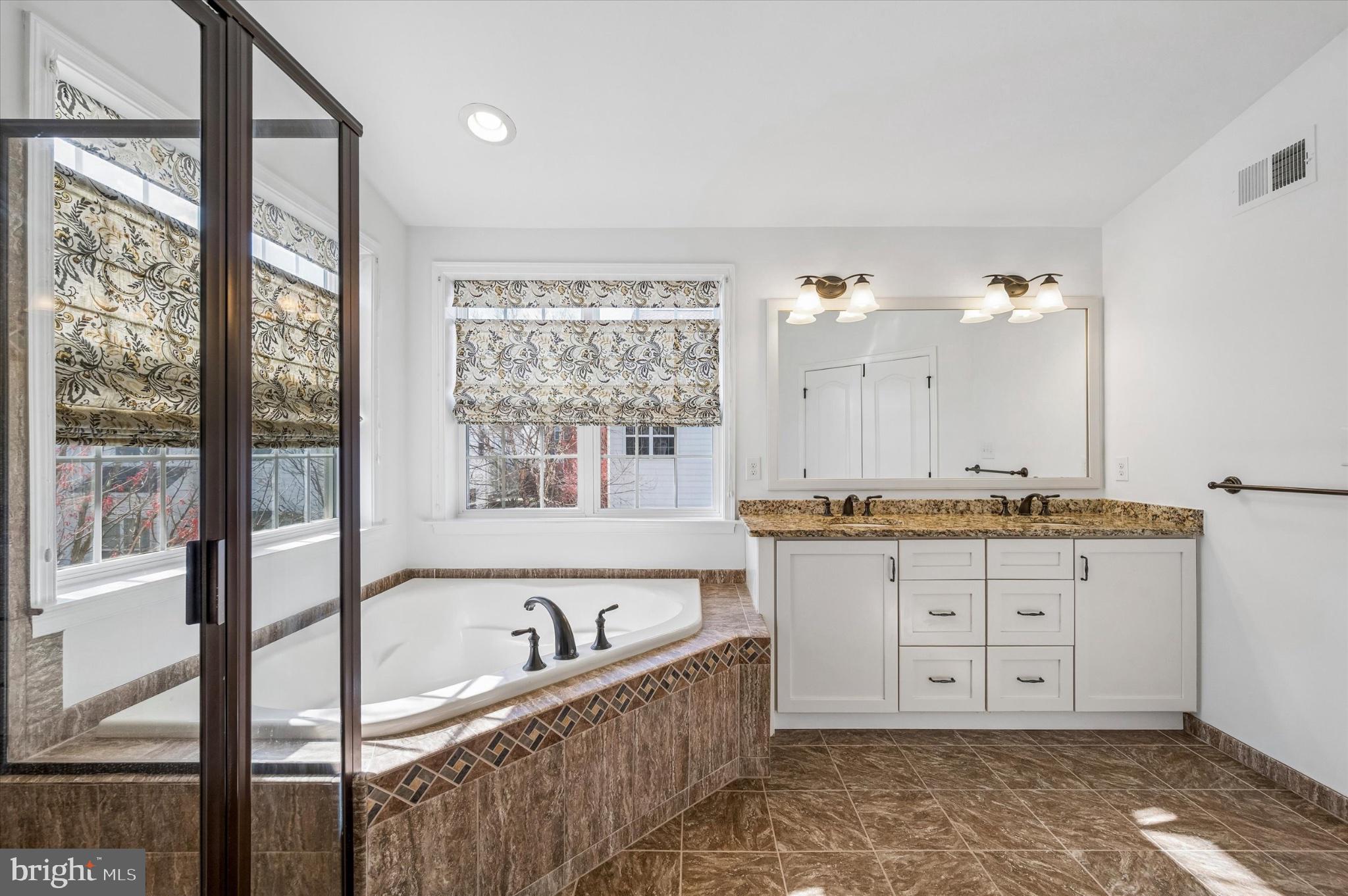 RAVENSCLIFF - Residential