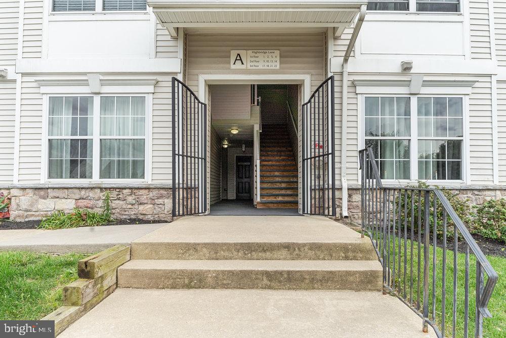 17 HIGHBRIDGE LANE