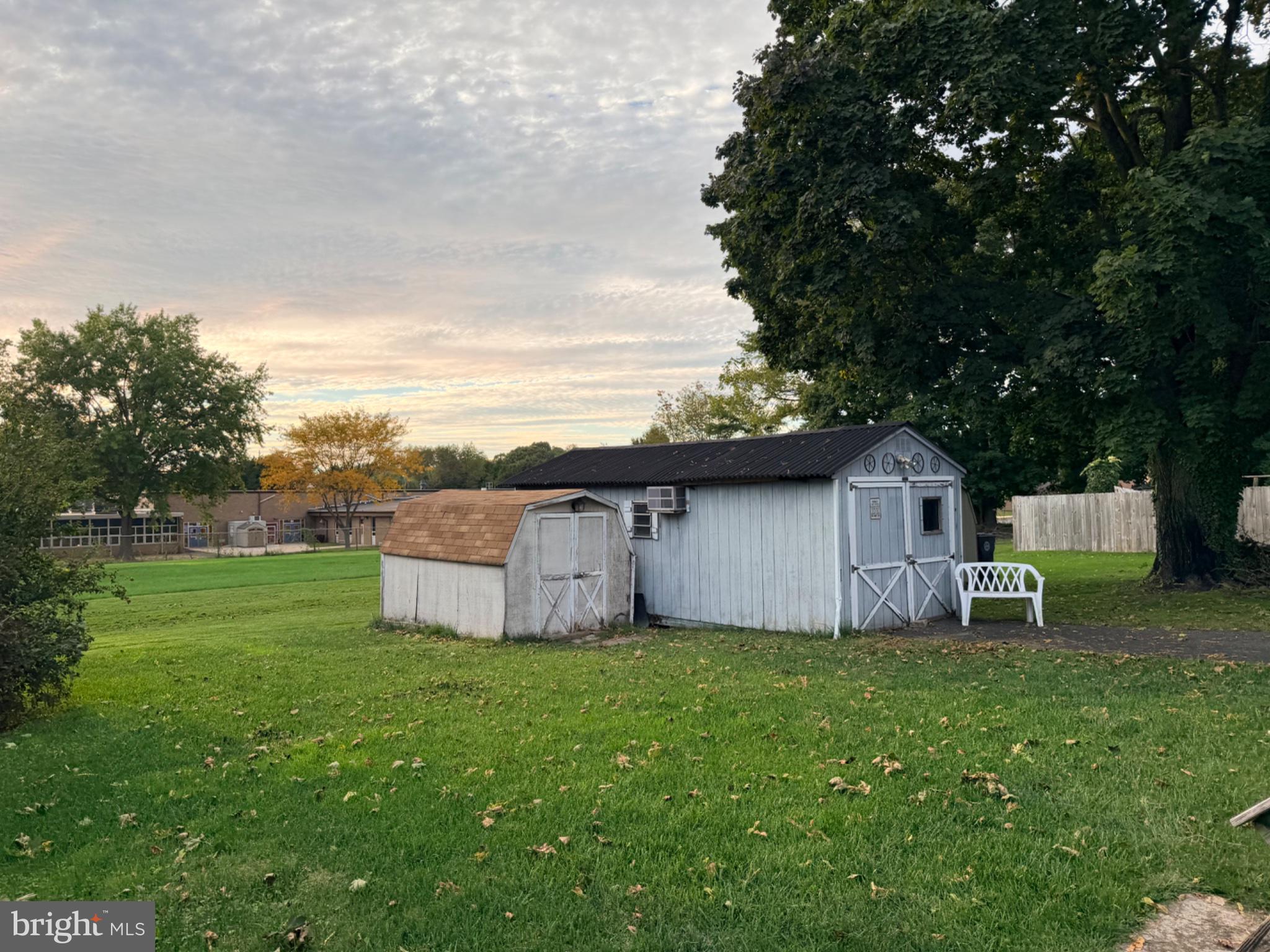 10 RIDGE AVENUE