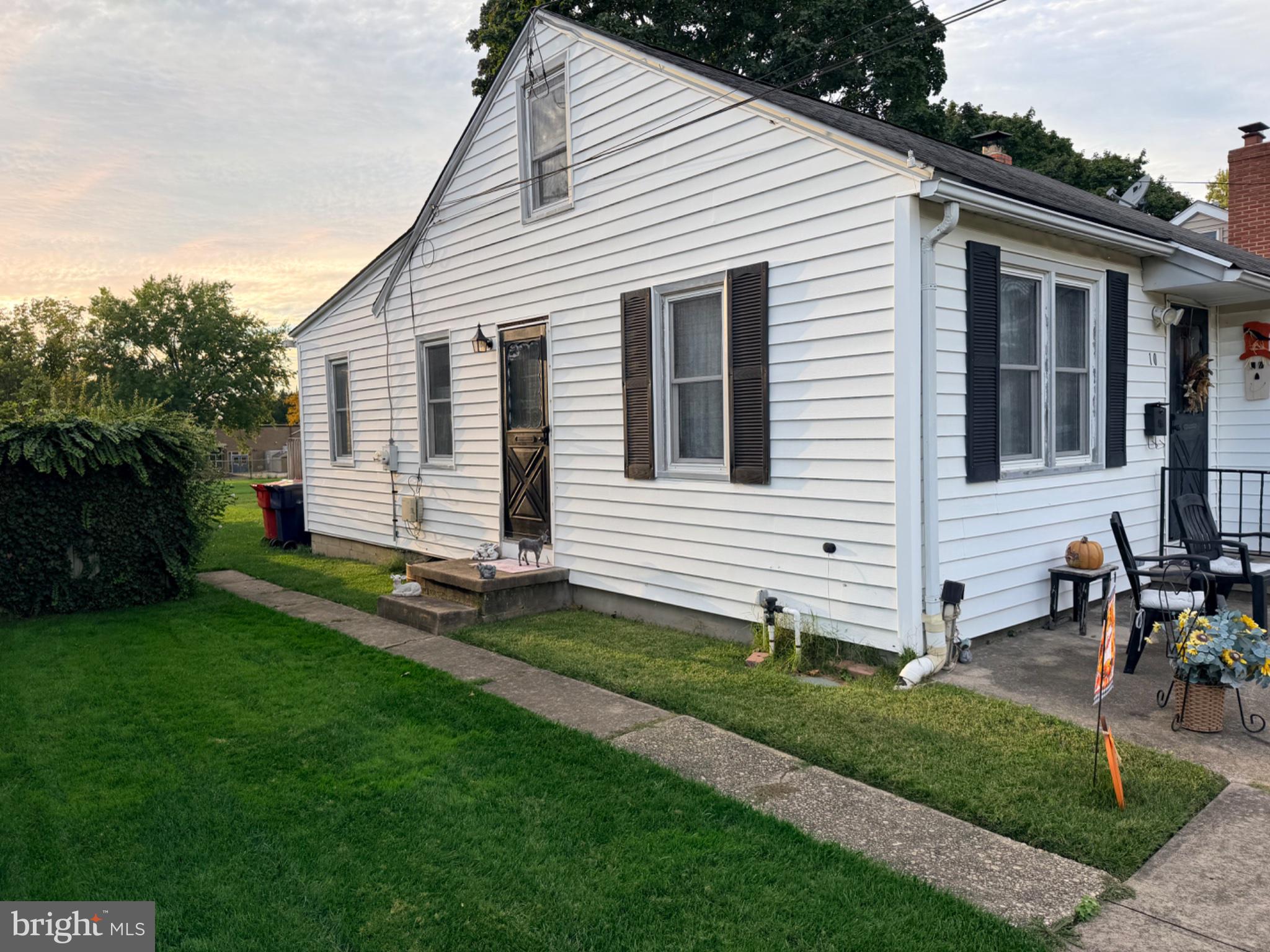 10 RIDGE AVENUE