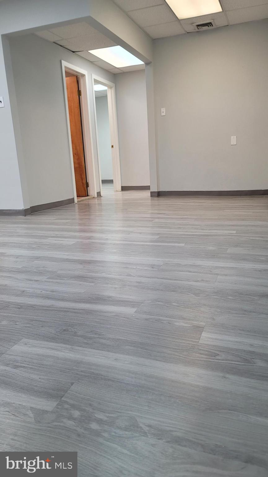 PORT RICHMOND - Commercial Lease