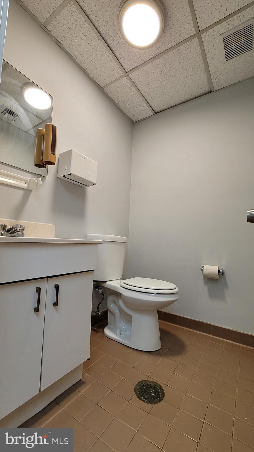 PORT RICHMOND - Commercial Lease