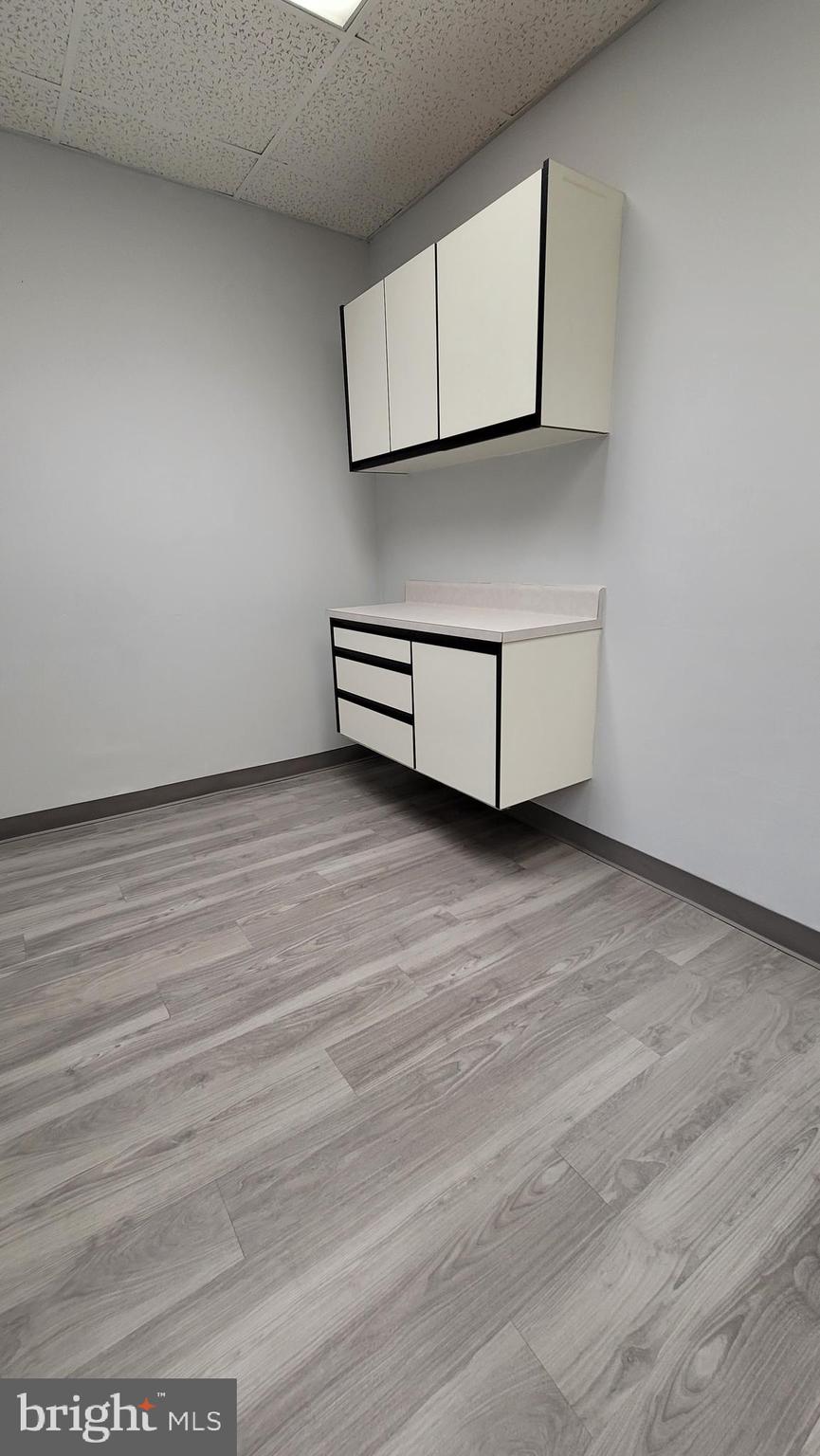 PORT RICHMOND - Commercial Lease