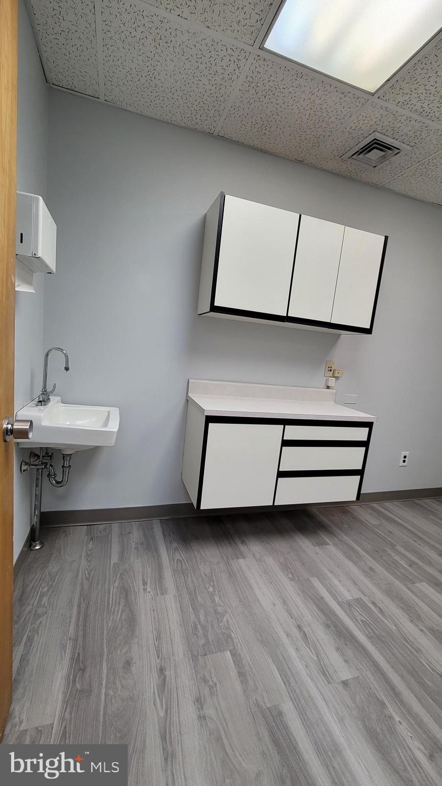 PORT RICHMOND - Commercial Lease