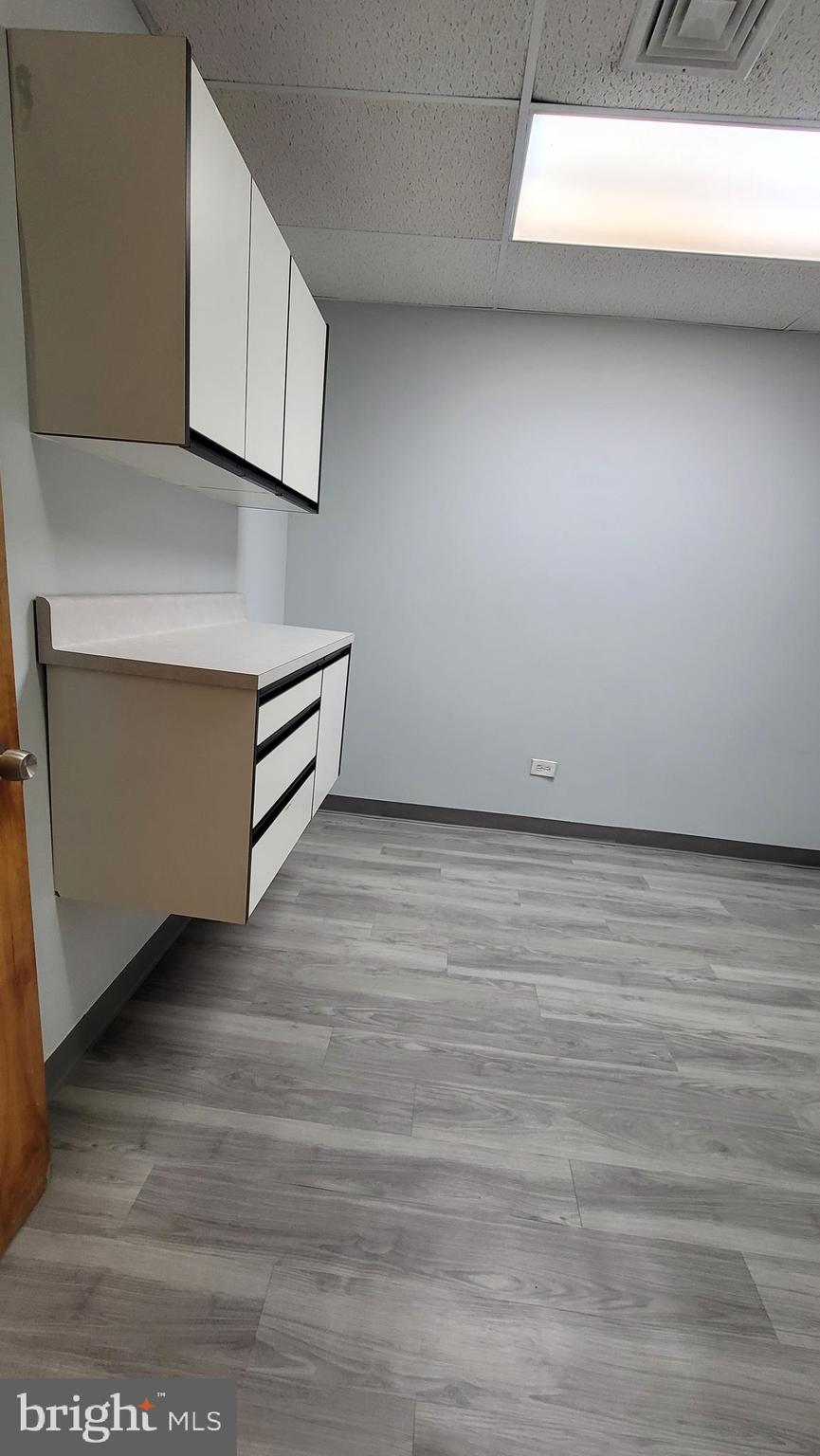 PORT RICHMOND - Commercial Lease