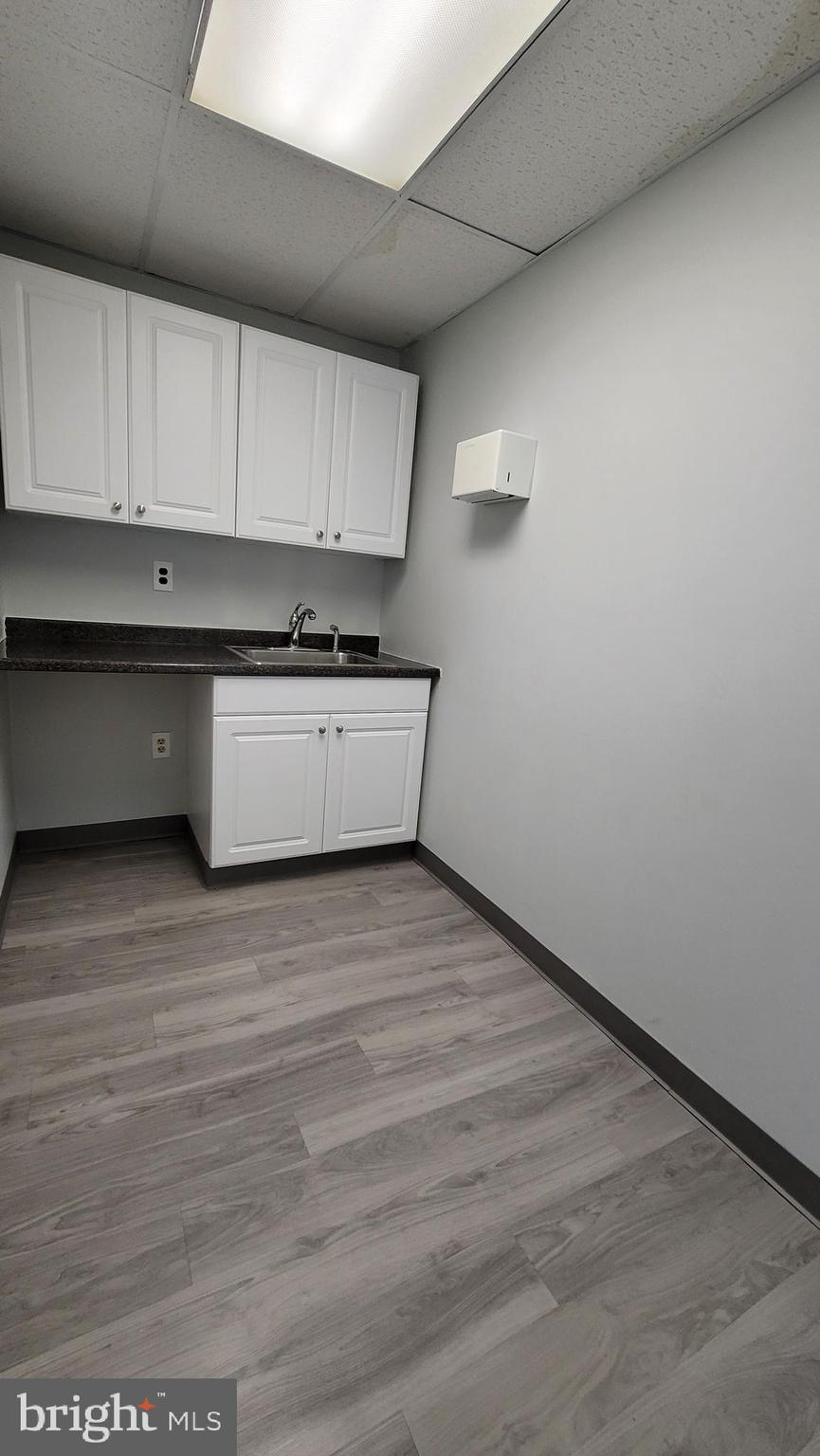 PORT RICHMOND - Commercial Lease