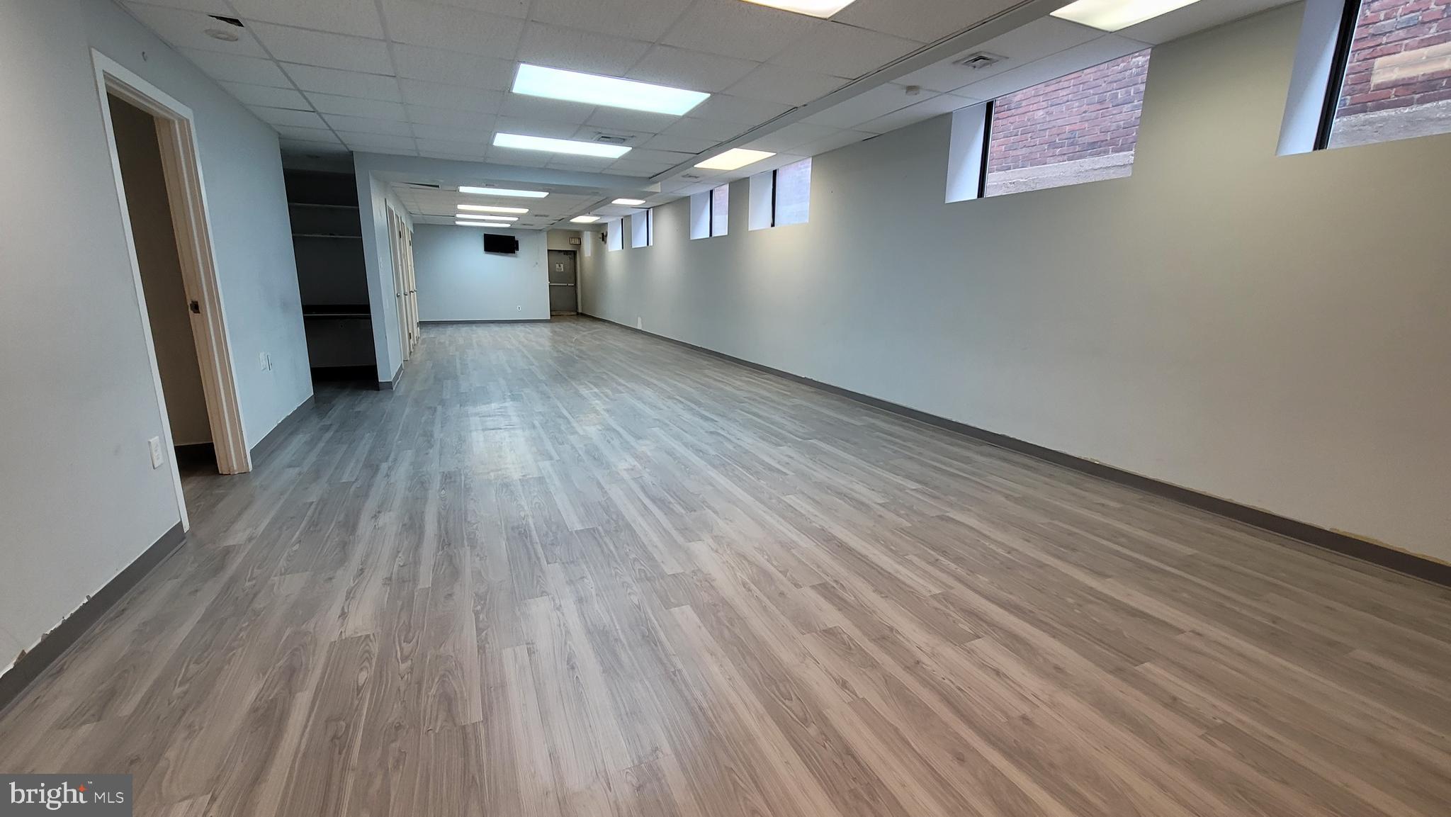 PORT RICHMOND - Commercial Lease