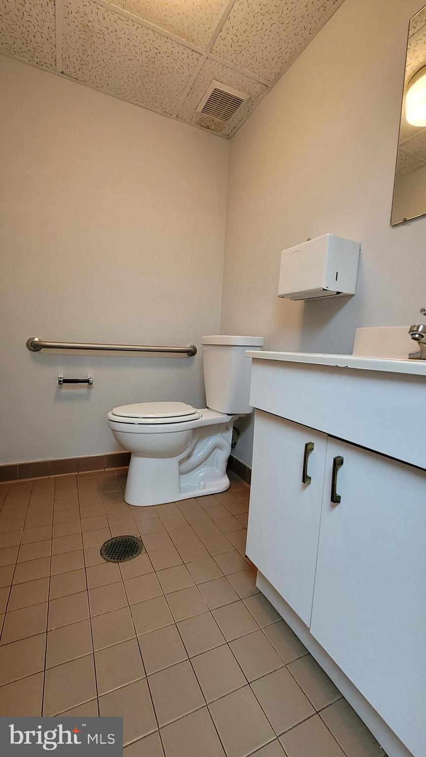 PORT RICHMOND - Commercial Lease