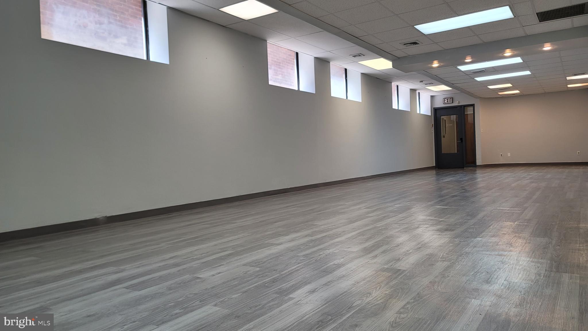 PORT RICHMOND - Commercial Lease