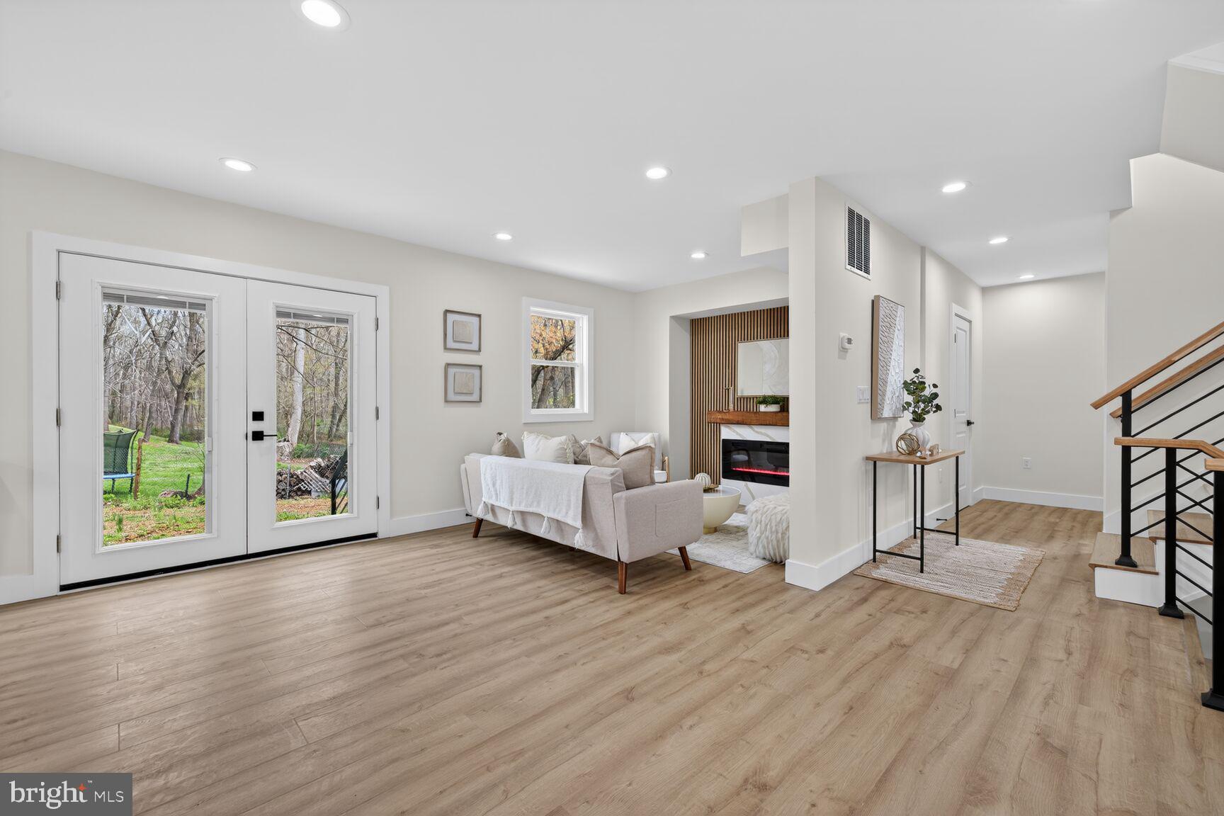 DARNESTOWN OUTSIDE - Residential