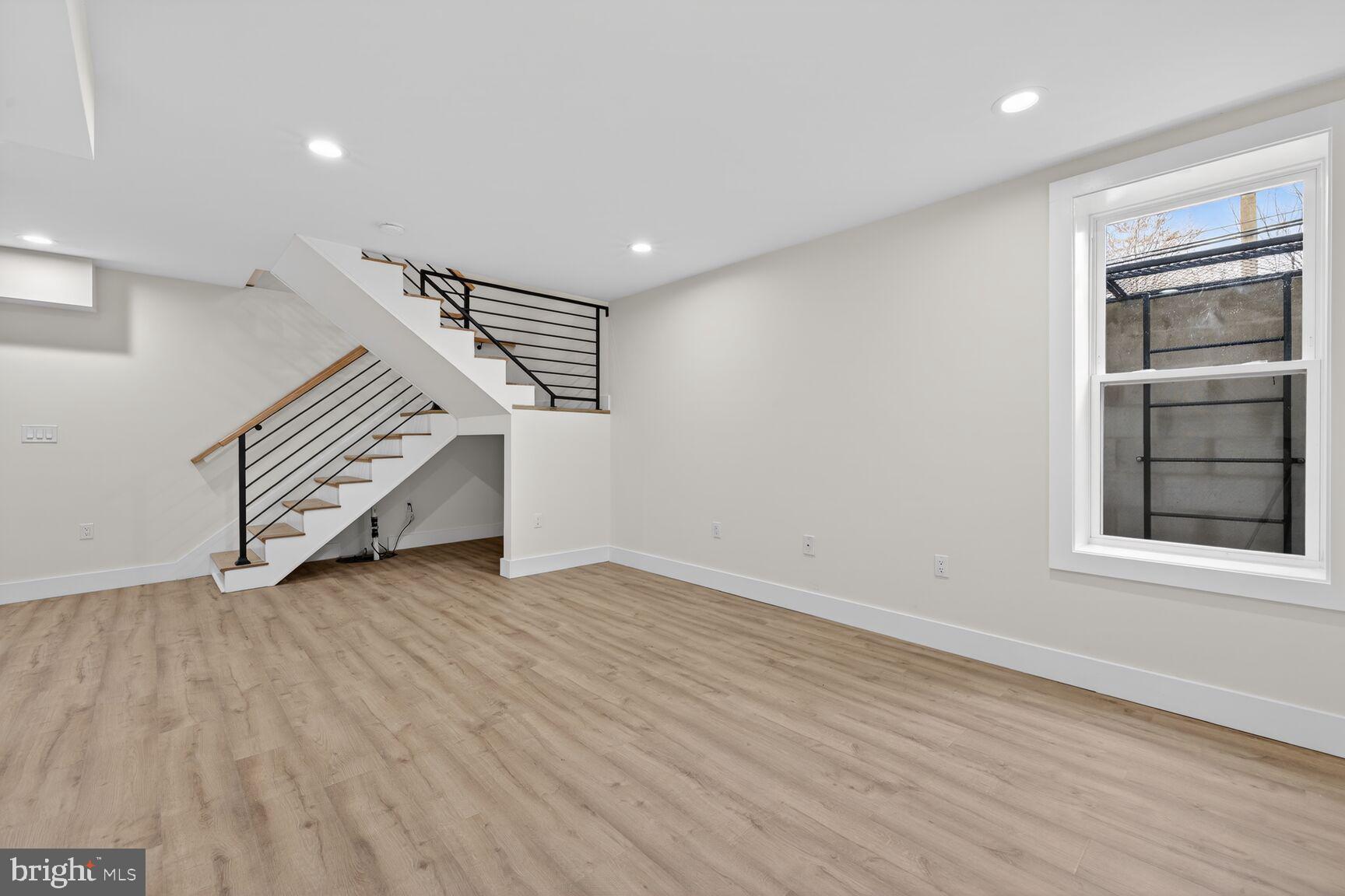 DARNESTOWN OUTSIDE - Residential