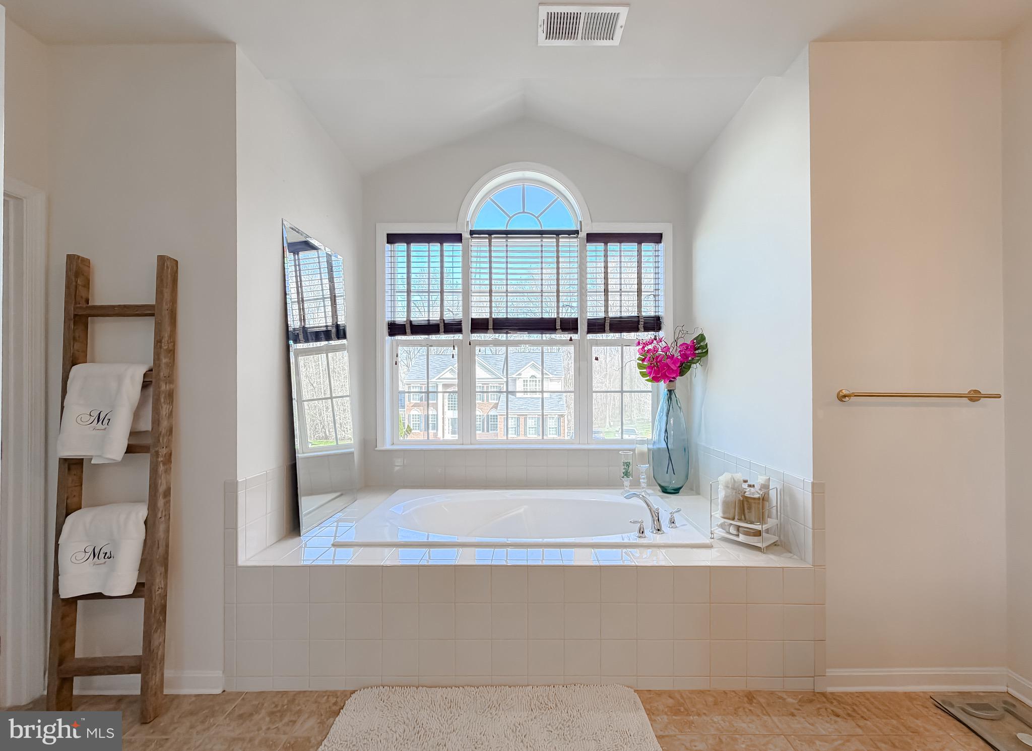 RIVERGATE ESTATES - Residential