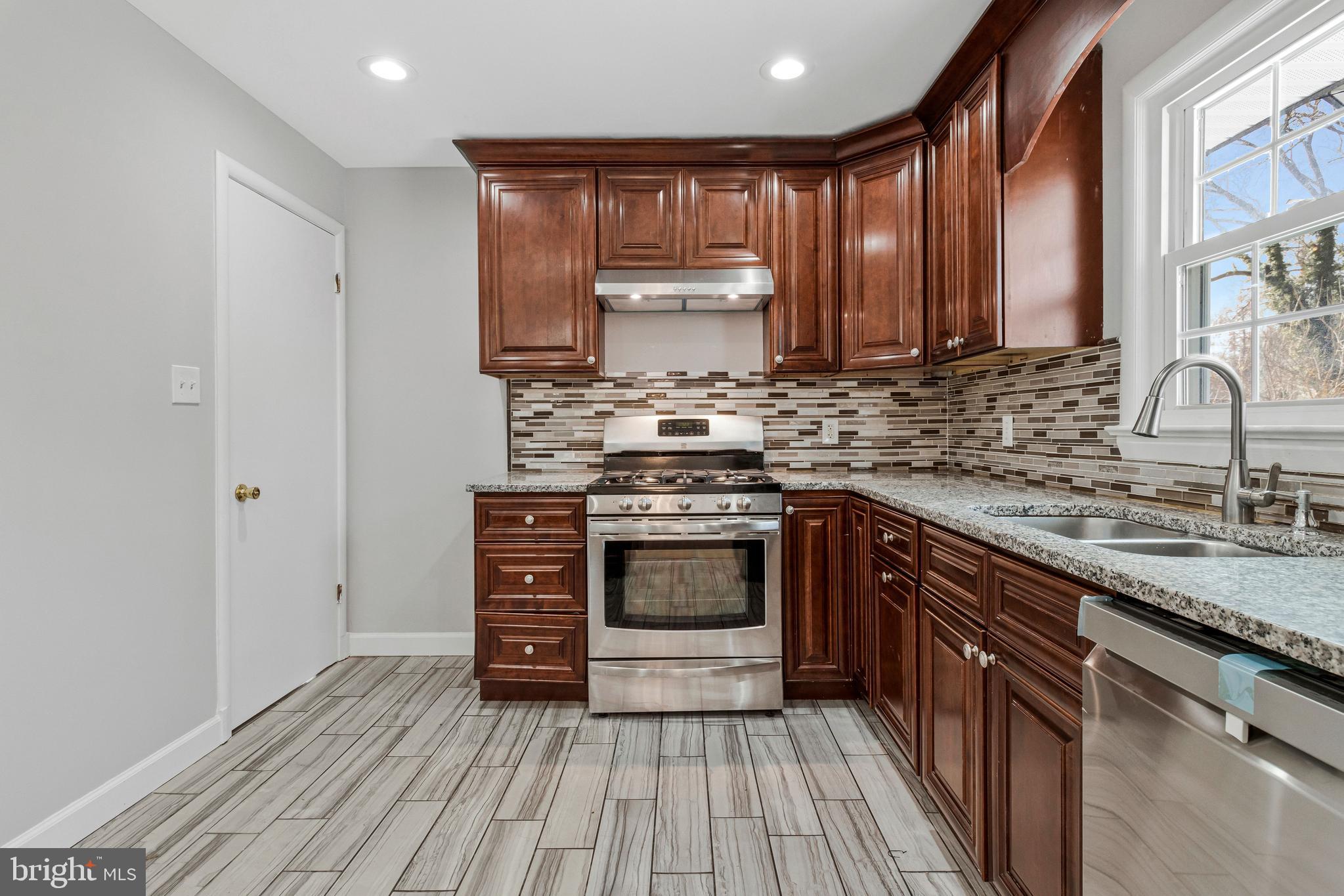 MONTGOMERY ESTATES - Residential