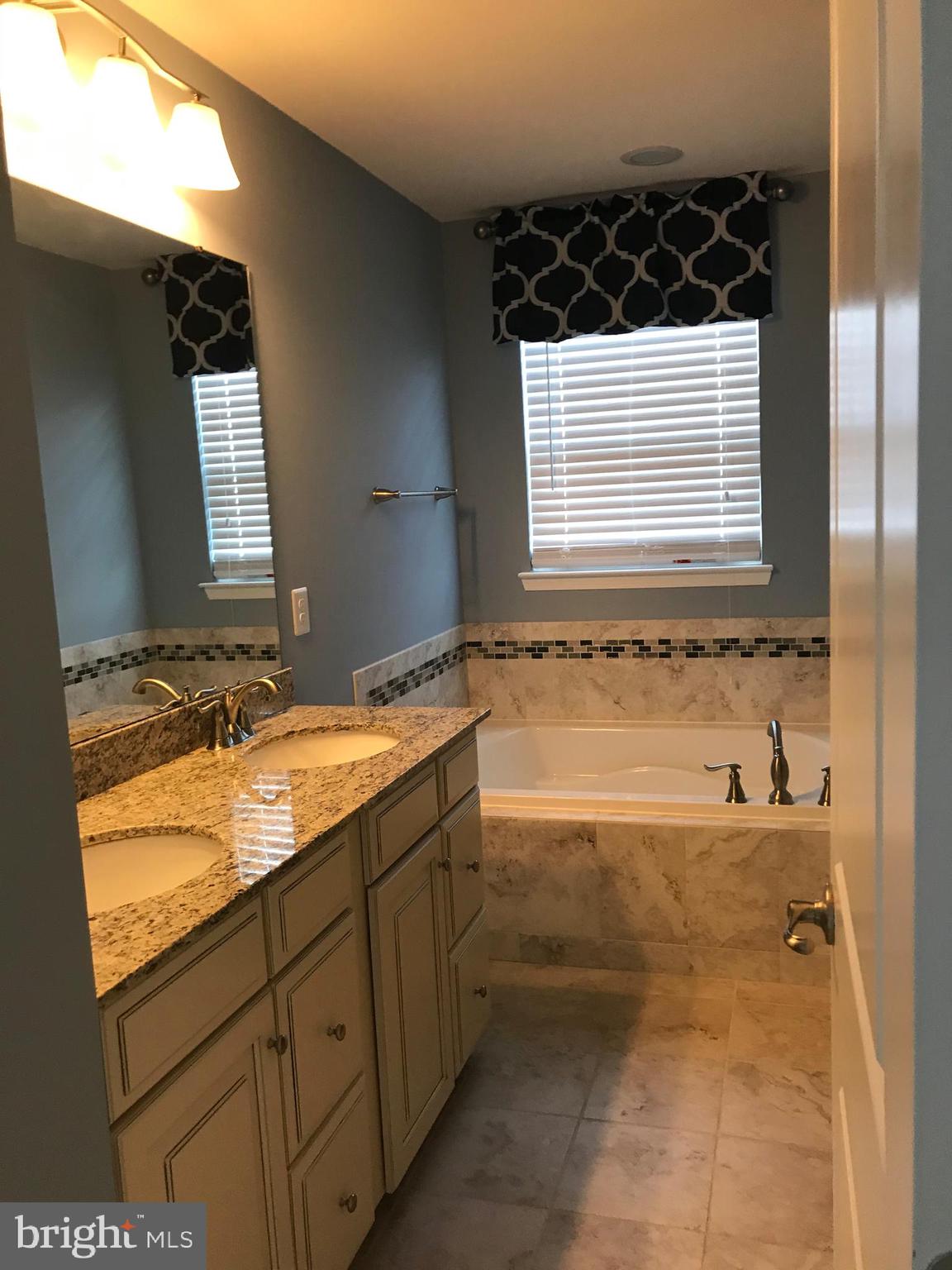 LOVETTSVILLE TOWN CENTER - Residential