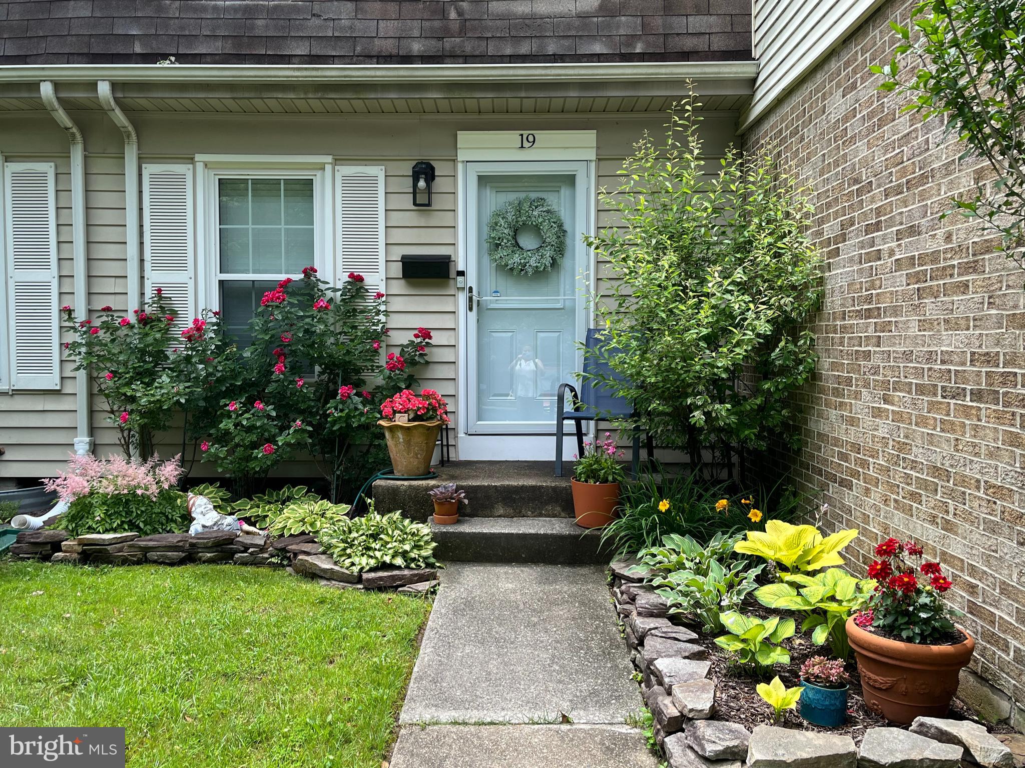 19 BURNSWAY COURT 9E