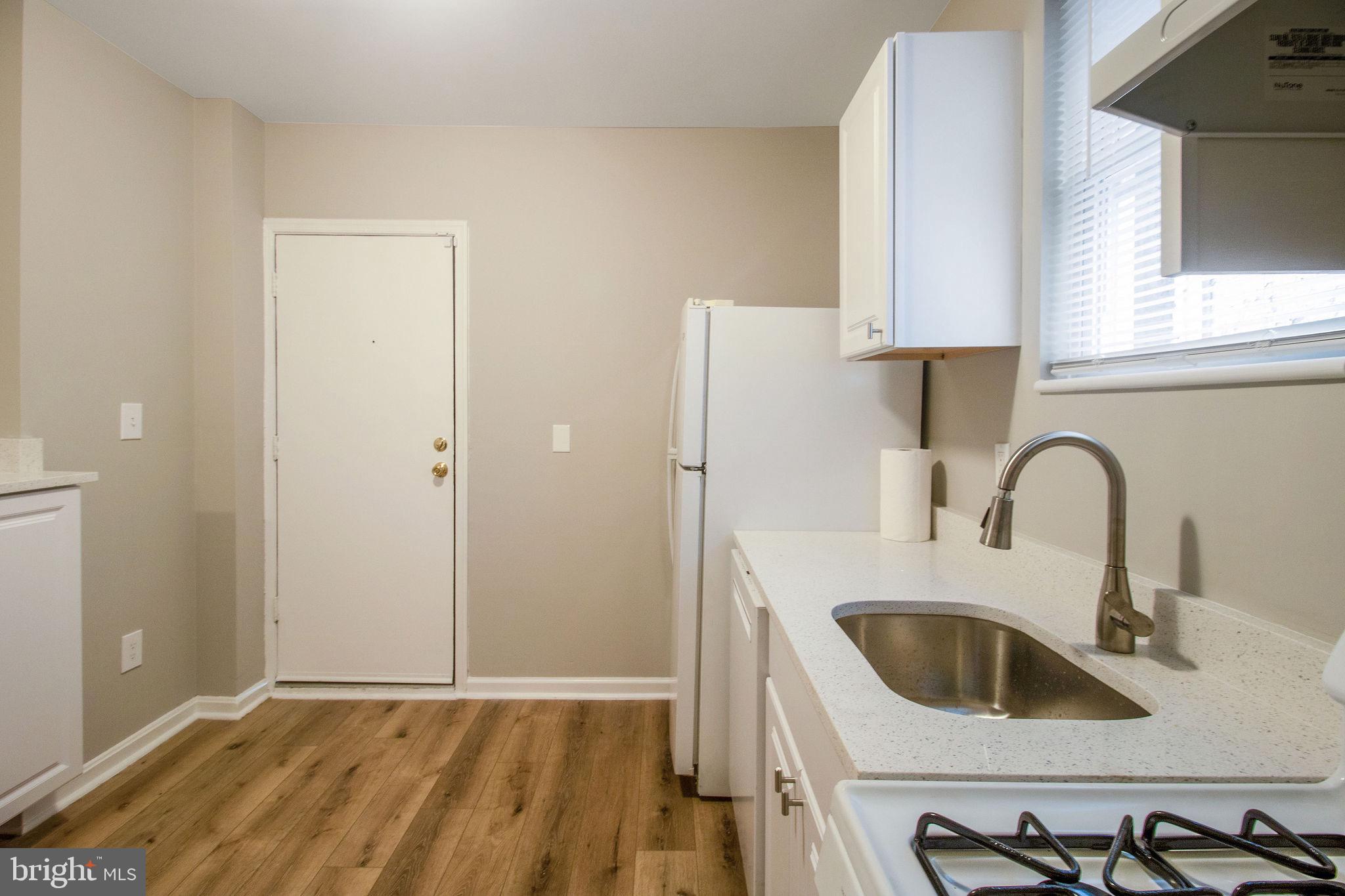 Completely refreshed and priced to move! Welcome to 502 N Patterson Park Ave — a beautifully renovated 3-bedroom, 1-bath rowhome just minutes from Johns Hopkins Hospital and Patterson Park.
This home features: