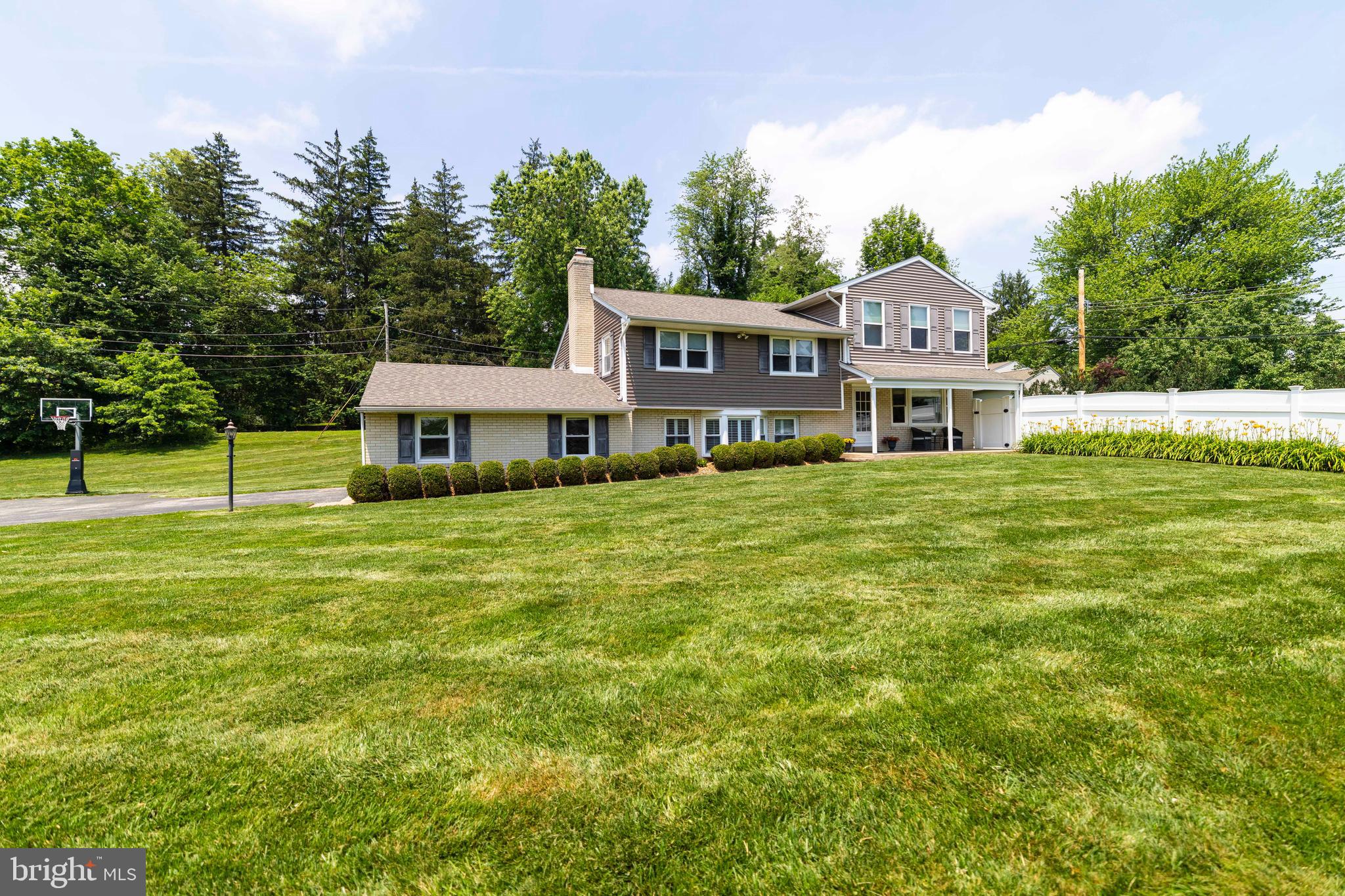 943 E TOWNSHIP LINE ROAD