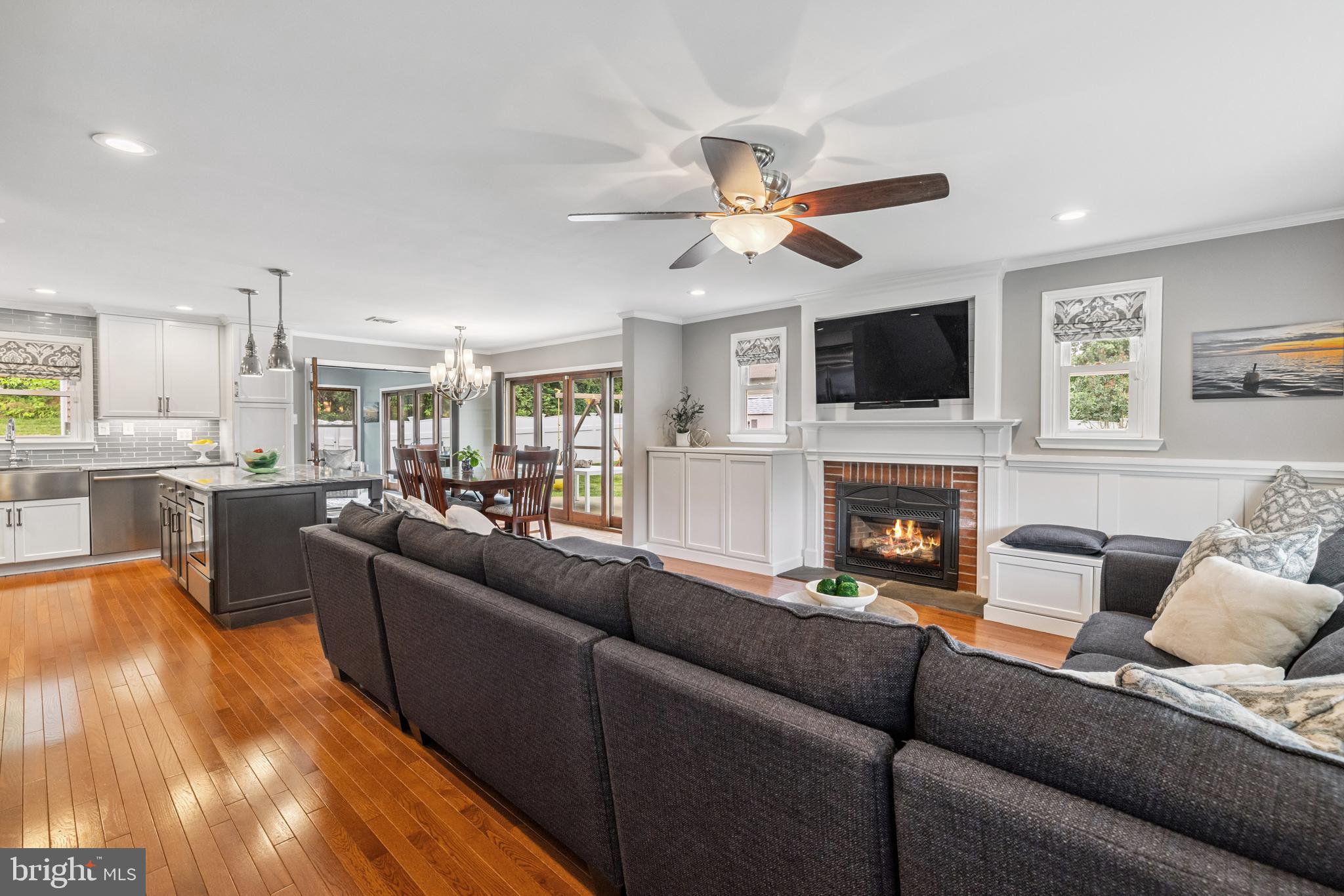 943 E TOWNSHIP LINE ROAD
