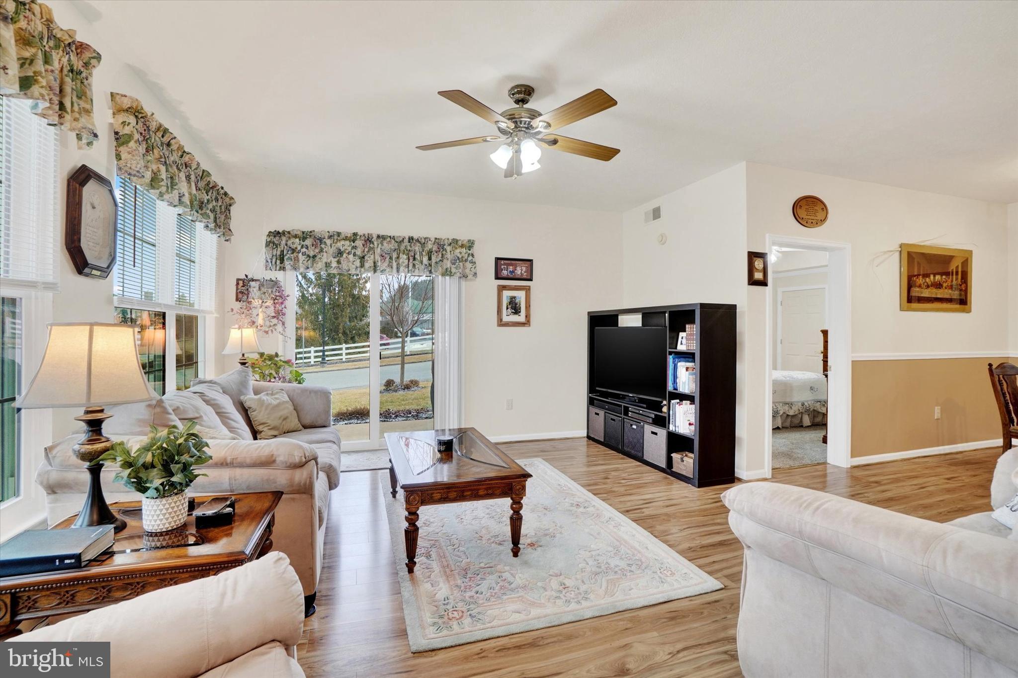 102 N MARSHVIEW ROAD 102