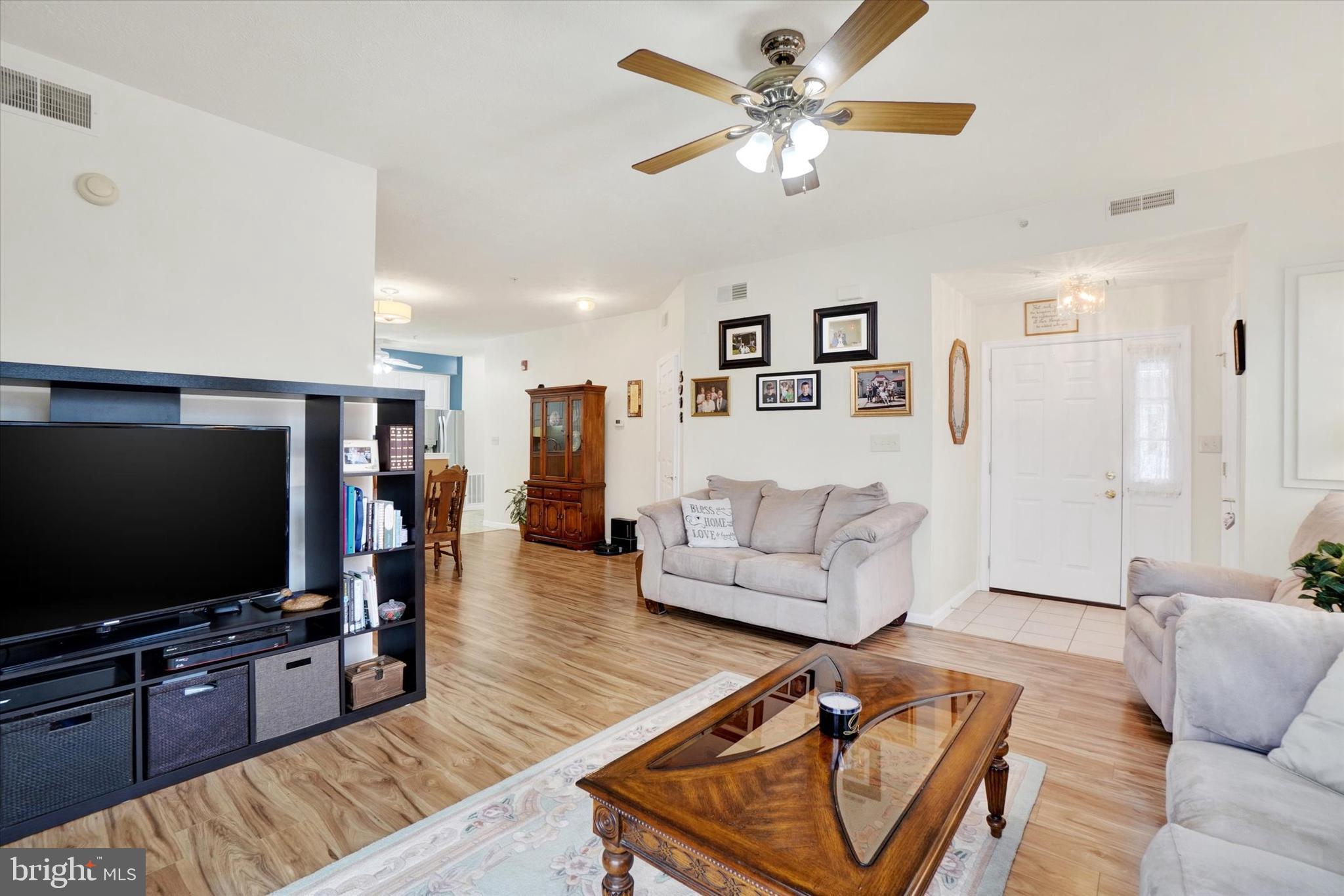 102 N MARSHVIEW ROAD 102