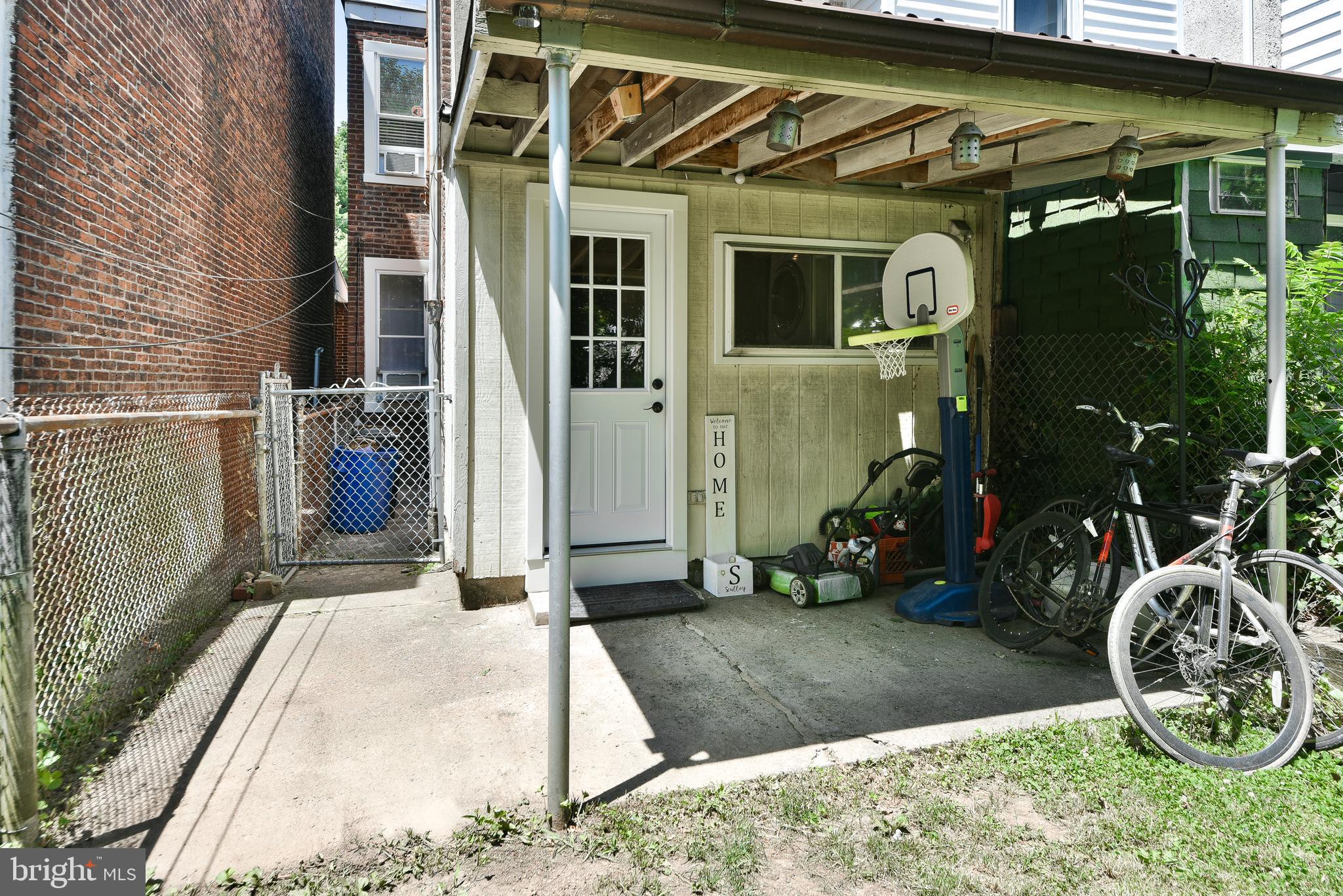 EAST FALLS - Residential