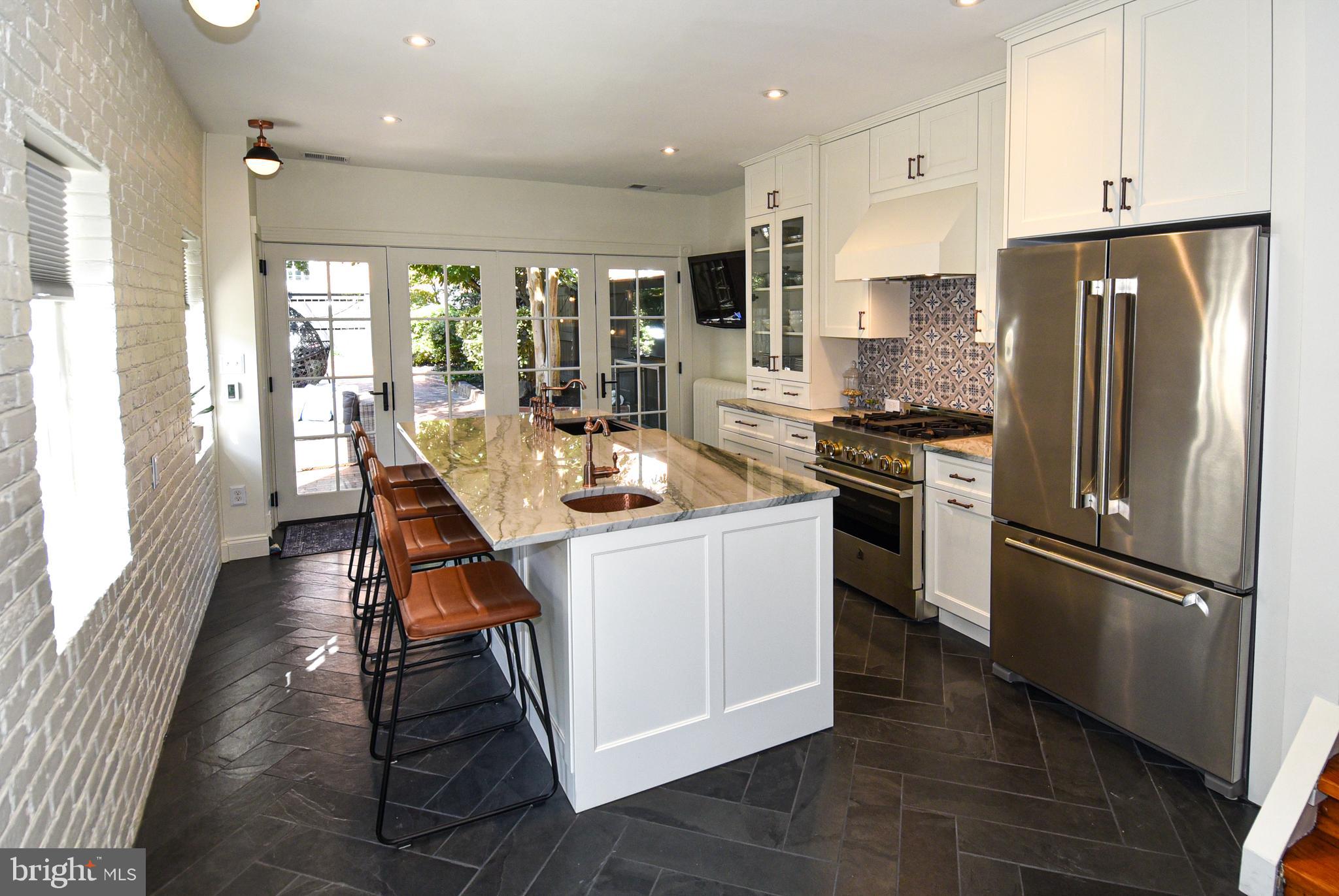 OLD TOWN ALEXANDRIA - Residential