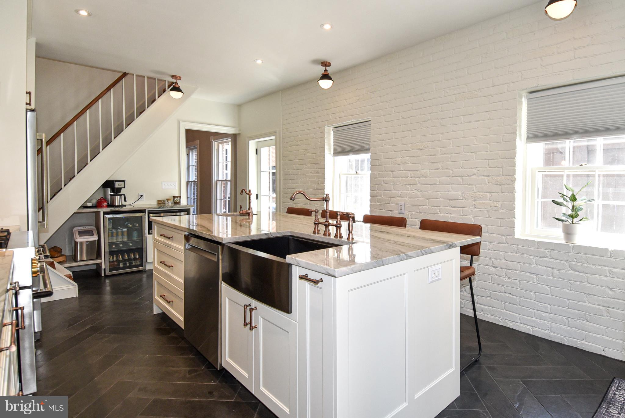 OLD TOWN ALEXANDRIA - Residential