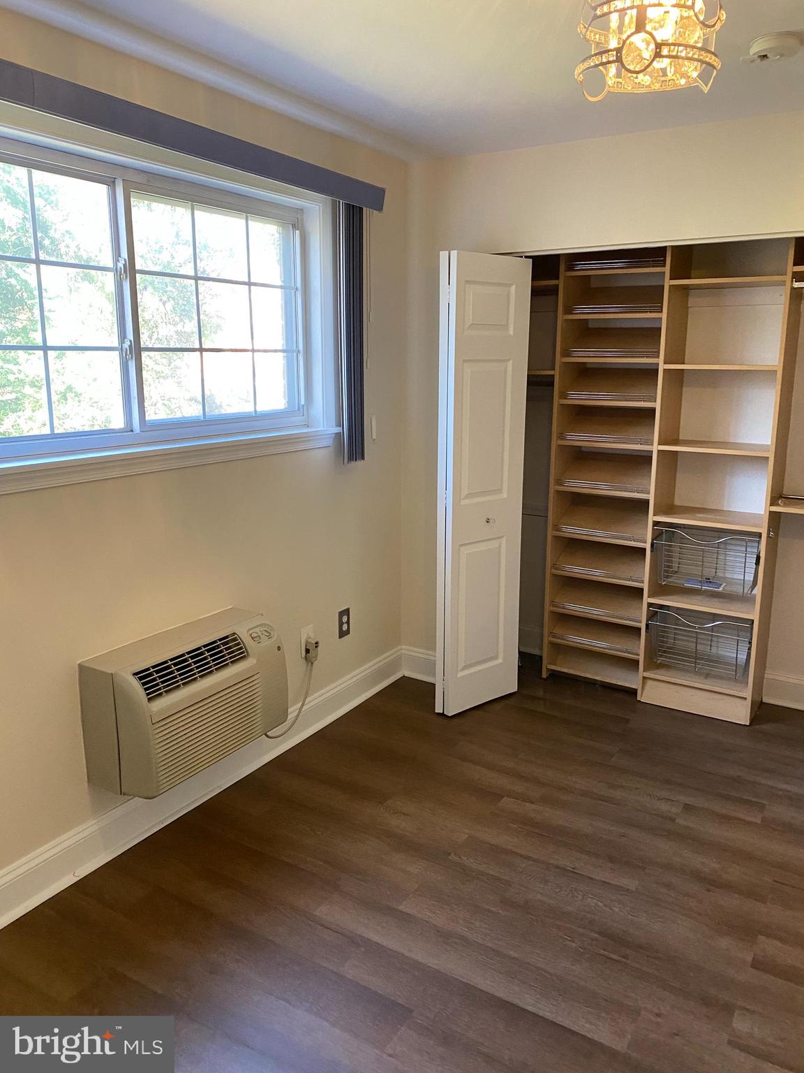 THE OAKS MAIN STREET LAUREL - Residential Lease