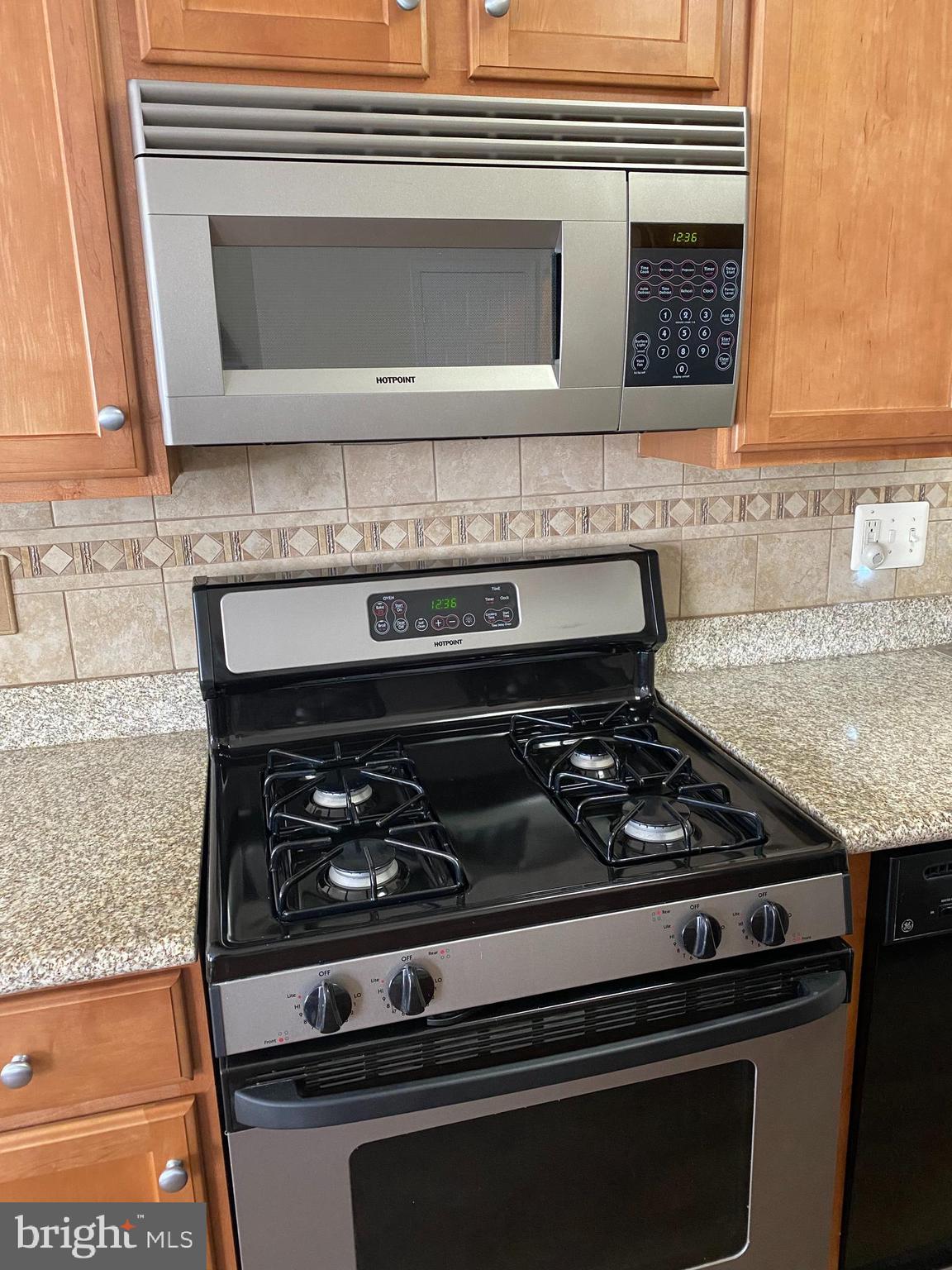 THE OAKS MAIN STREET LAUREL - Residential Lease