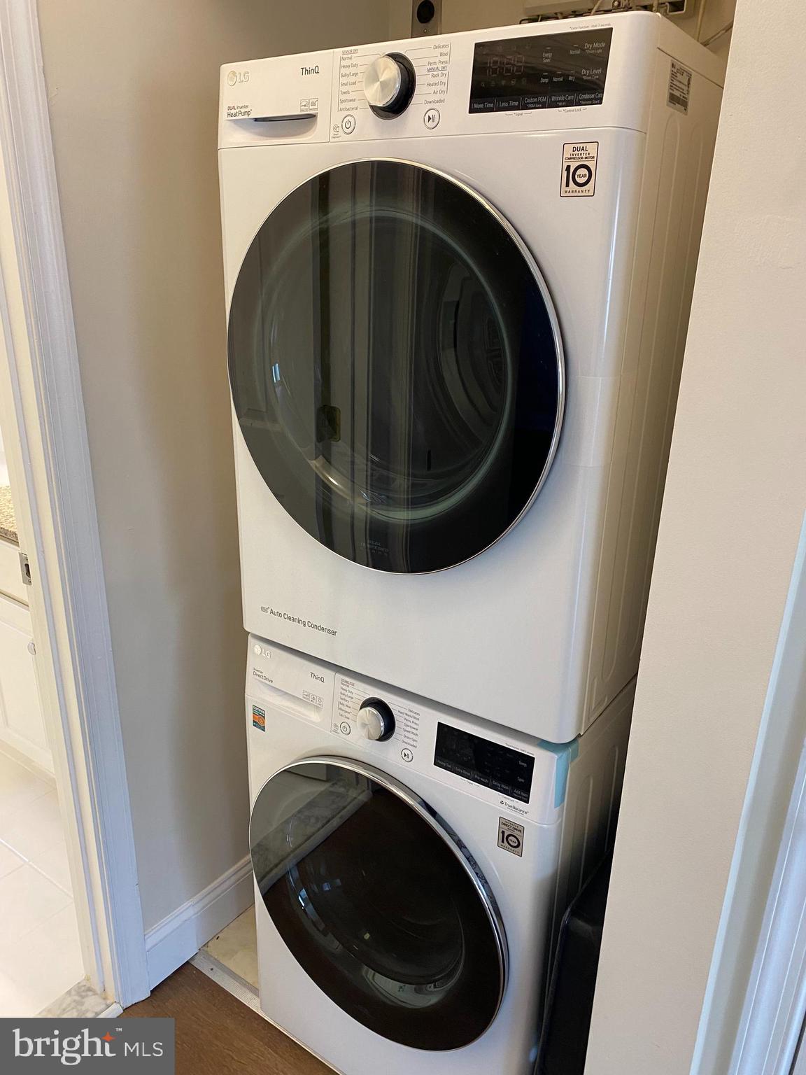 THE OAKS MAIN STREET LAUREL - Residential Lease