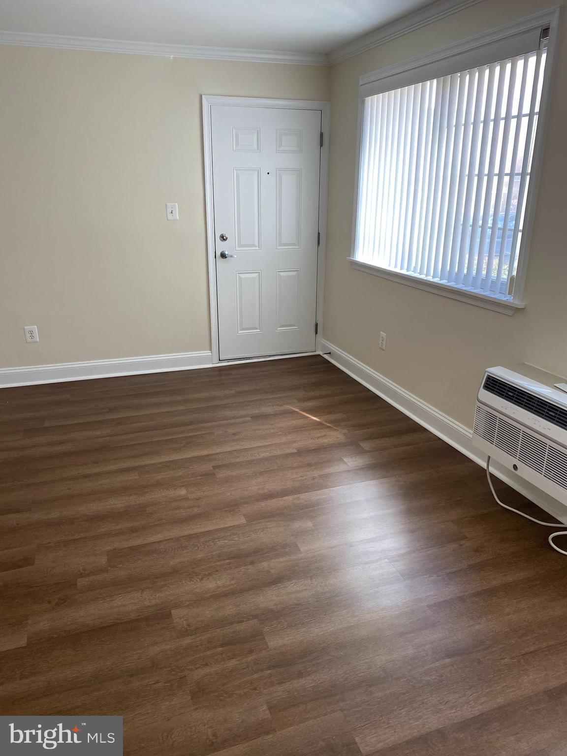 THE OAKS MAIN STREET LAUREL - Residential Lease