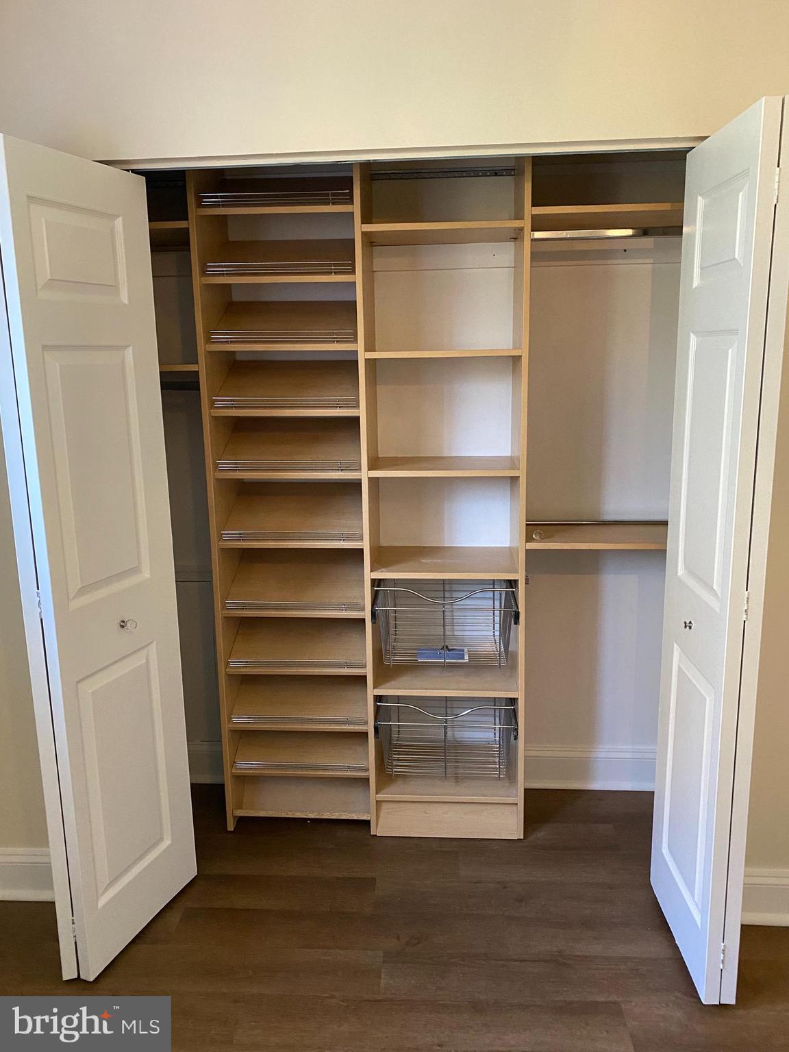 THE OAKS MAIN STREET LAUREL - Residential Lease