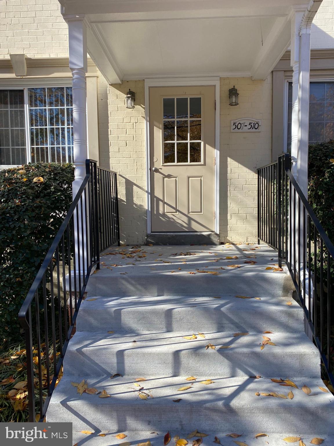 THE OAKS MAIN STREET LAUREL - Residential Lease