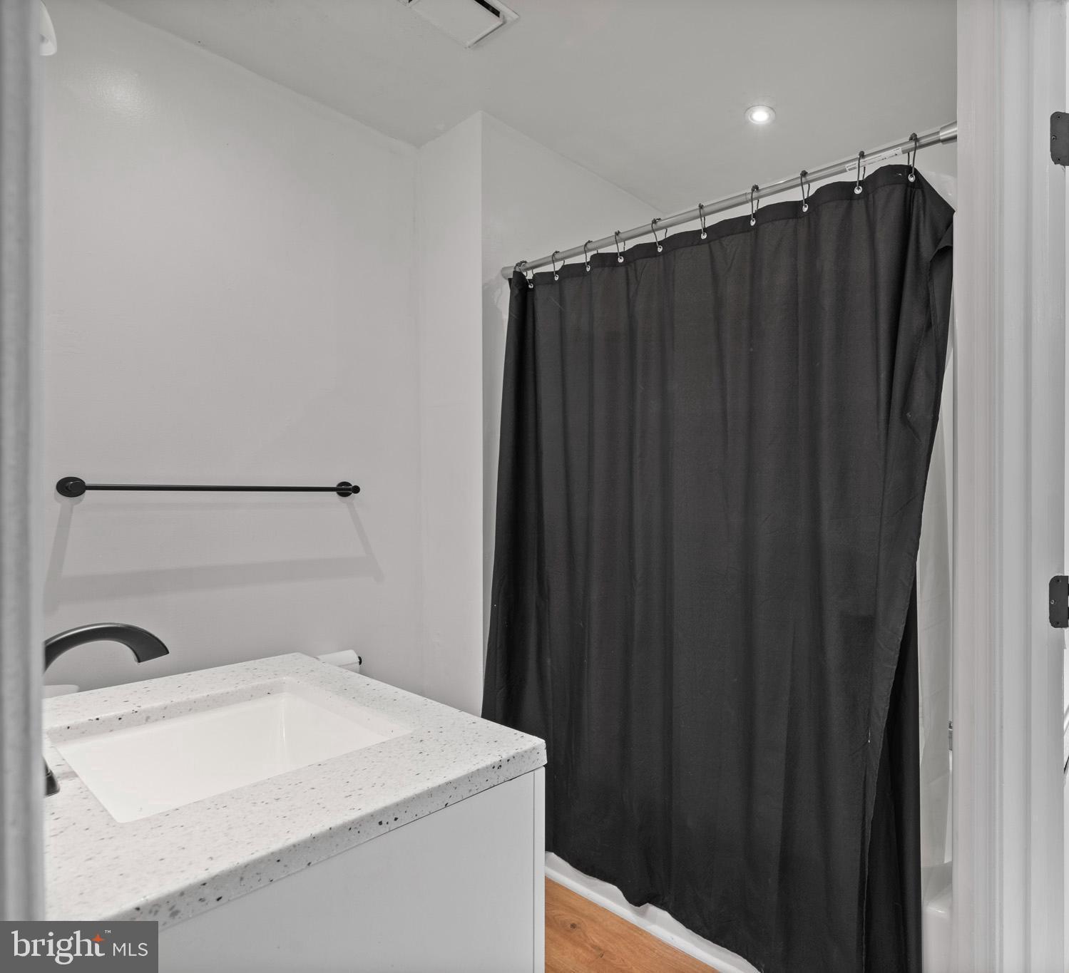 LONDON WOODS - Residential