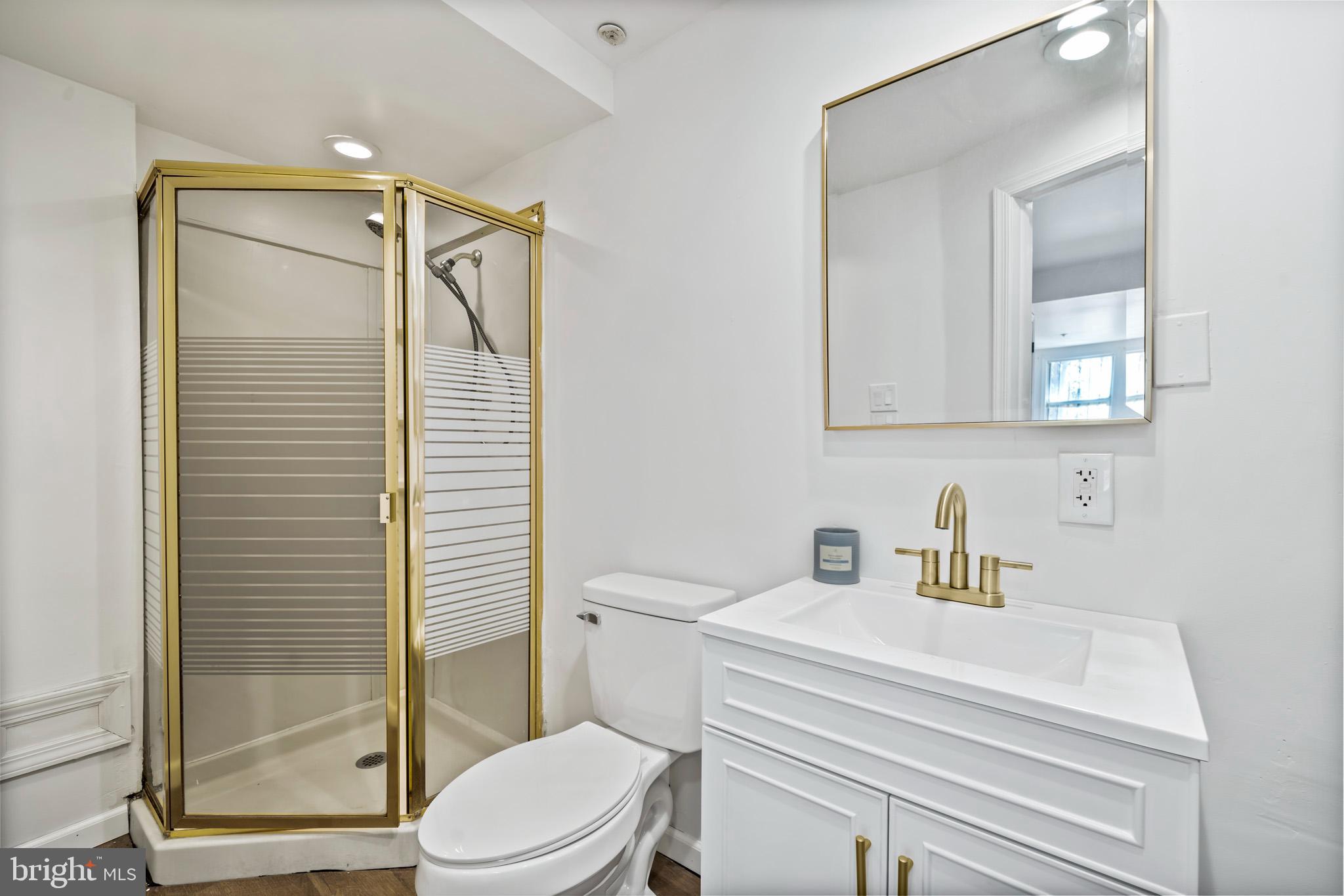 LONDON WOODS - Residential