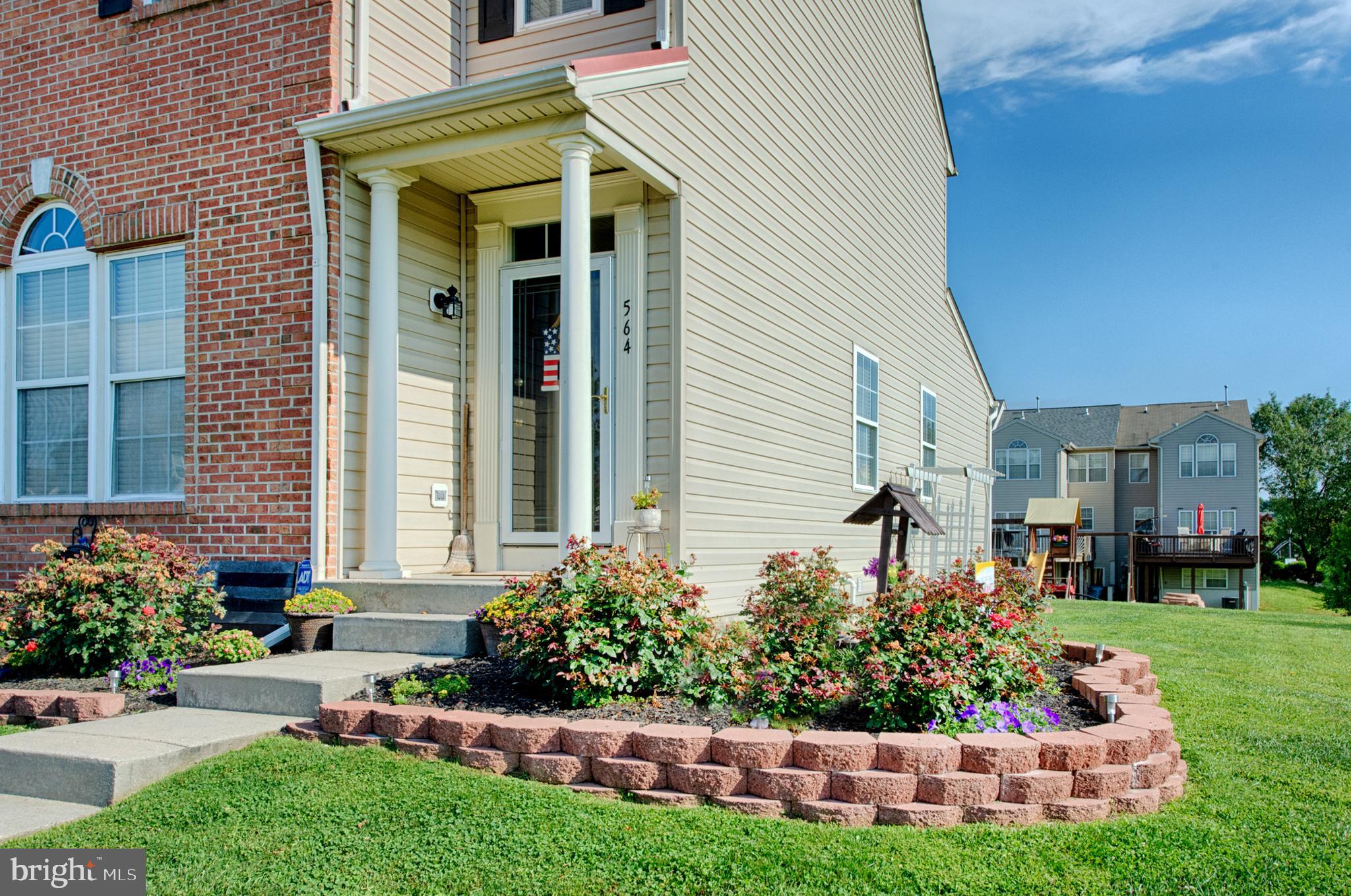 CONSTANT FRIENDSHIP - Residential