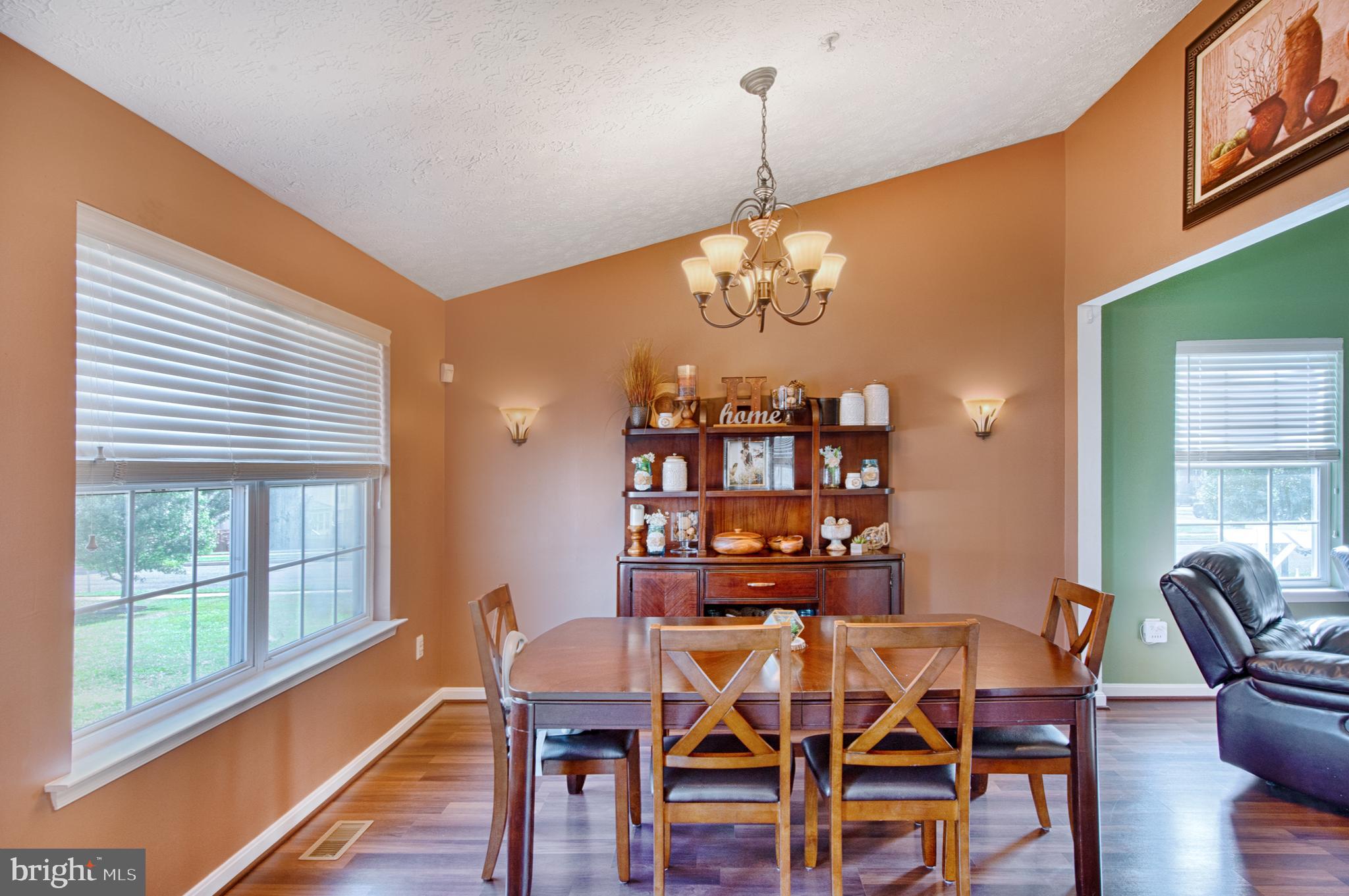 CONSTANT FRIENDSHIP - Residential