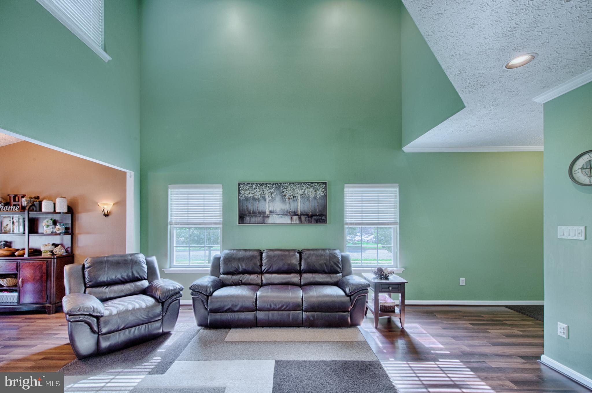 CONSTANT FRIENDSHIP - Residential