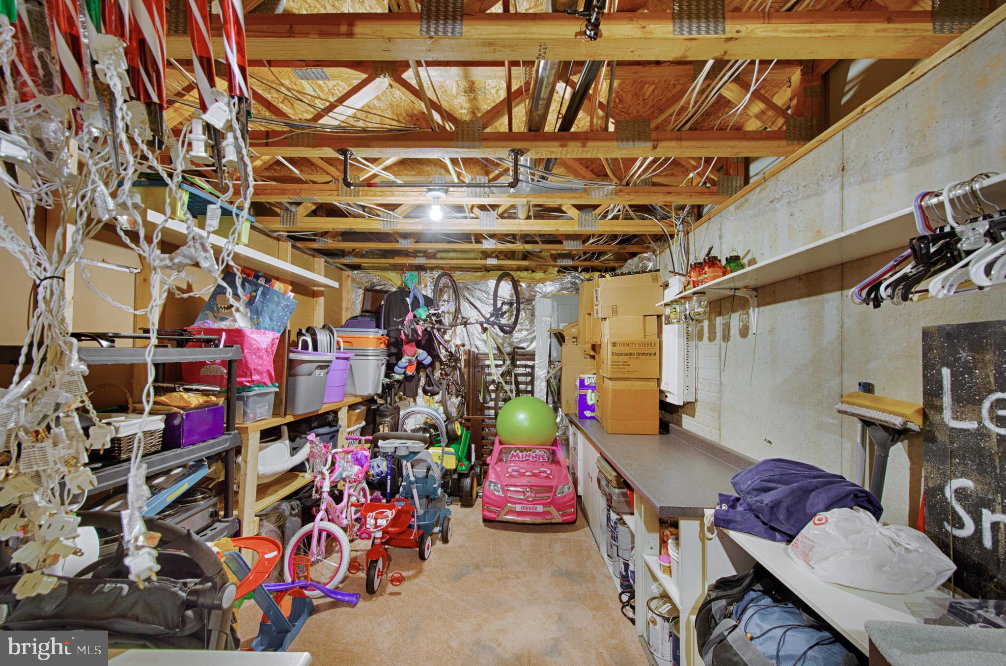 CONSTANT FRIENDSHIP - Residential