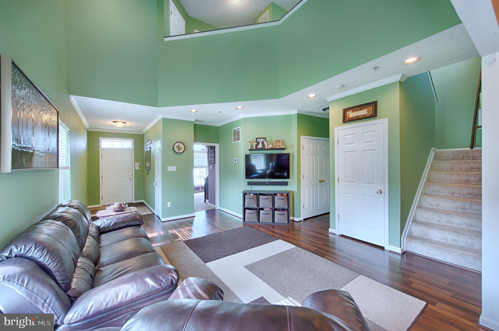 CONSTANT FRIENDSHIP - Residential